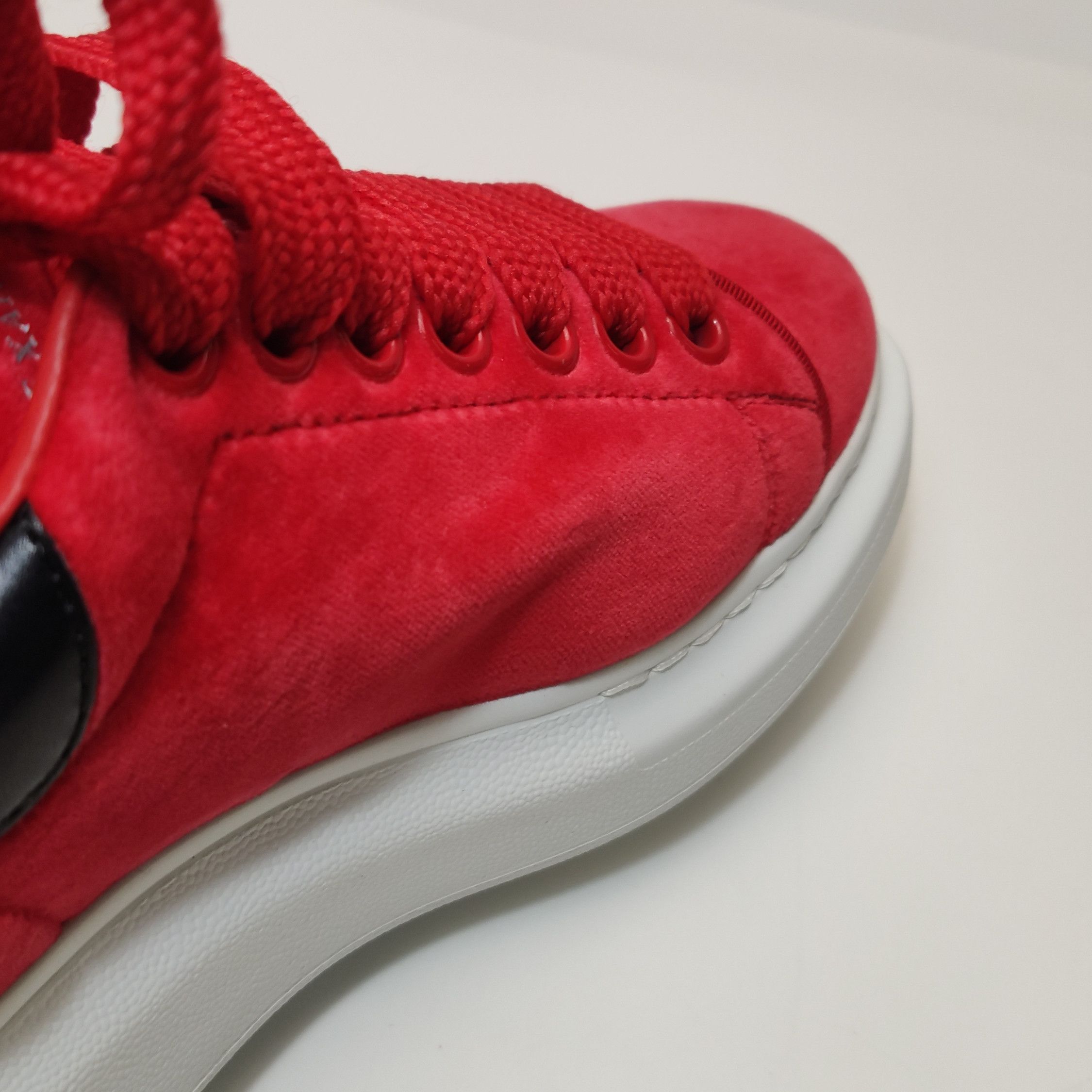 Alexander McQueen Alexander McQueen Women 5 Lowtop Sneakers Size US 5 / IT 35 - 10 Thumbnail