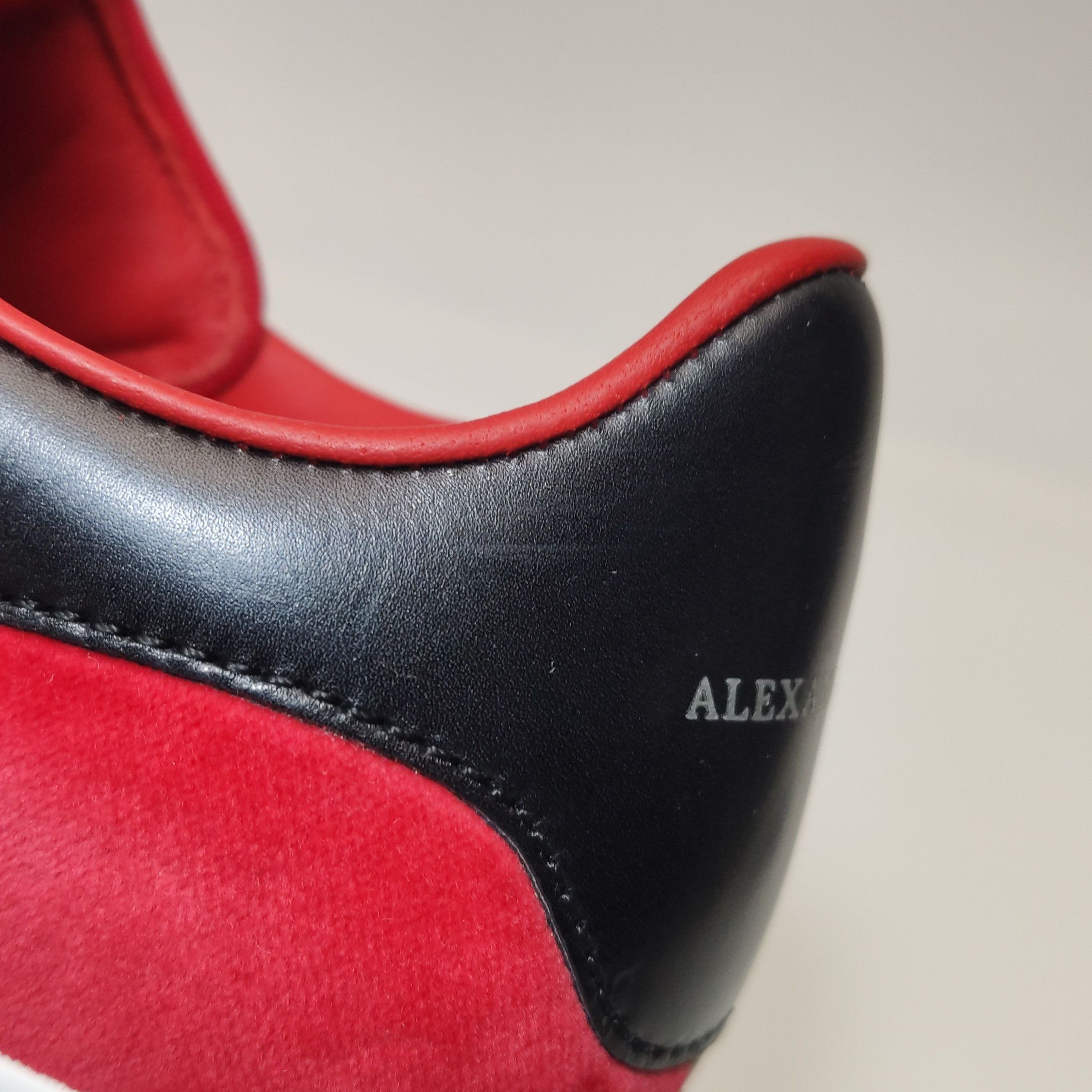 Alexander McQueen Alexander McQueen Women 5 Lowtop Sneakers Size US 5 / IT 35 - 6 Thumbnail