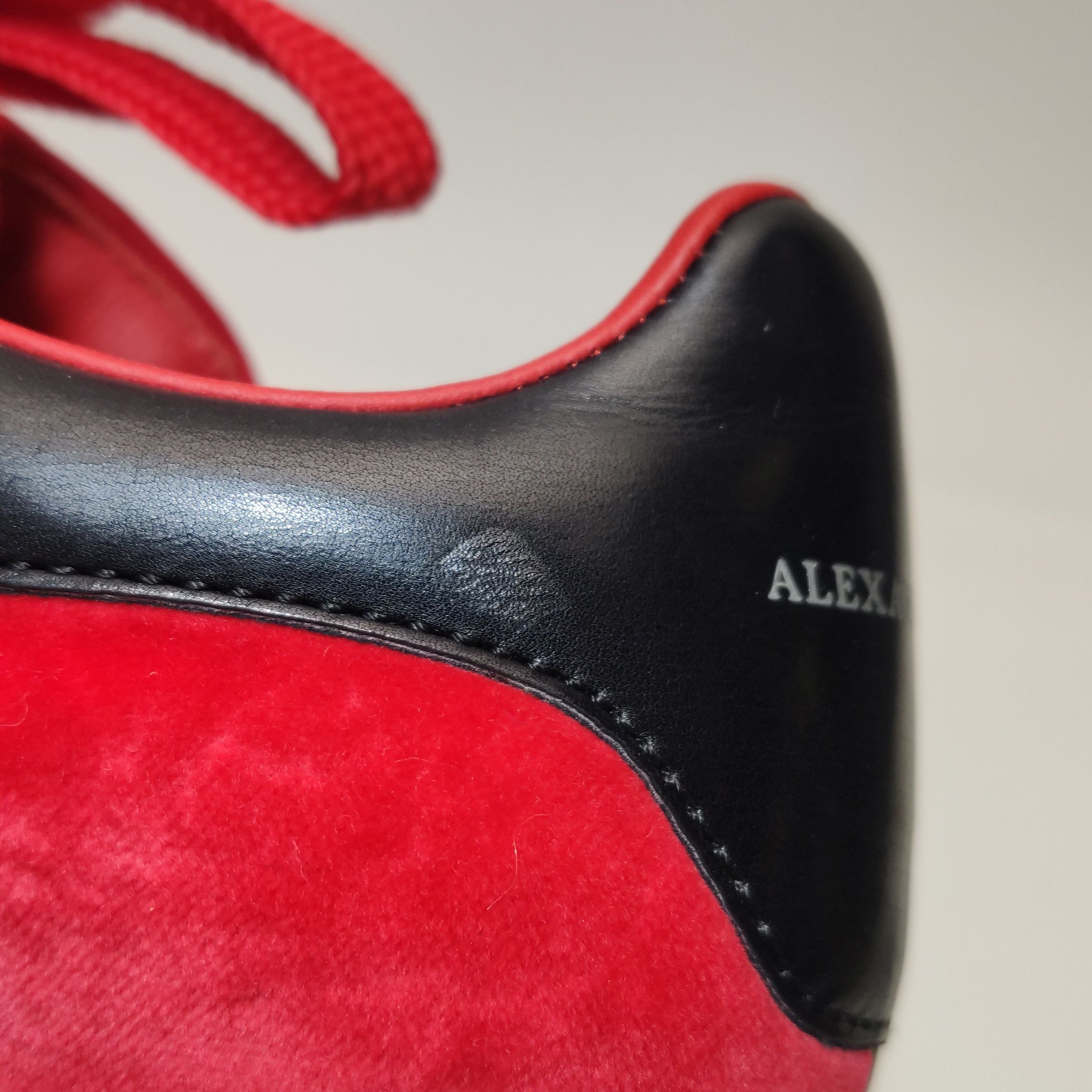 Alexander McQueen Alexander McQueen Women 5 Lowtop Sneakers Size US 5 / IT 35 - 7 Thumbnail