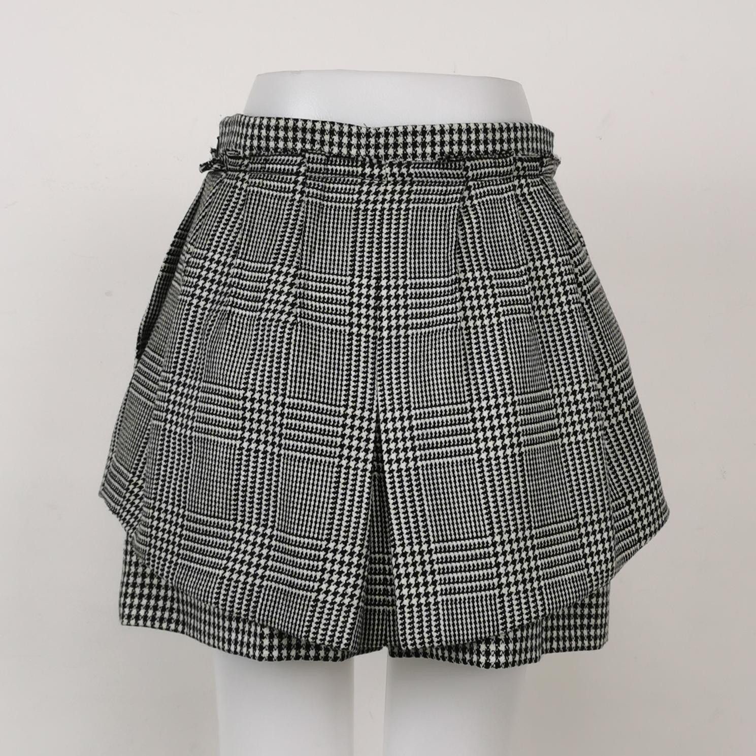 Alexander McQueen Alexander McQueen Women 26 Shorts Size 26" / US 2 / IT 38 - 2 Thumbnail