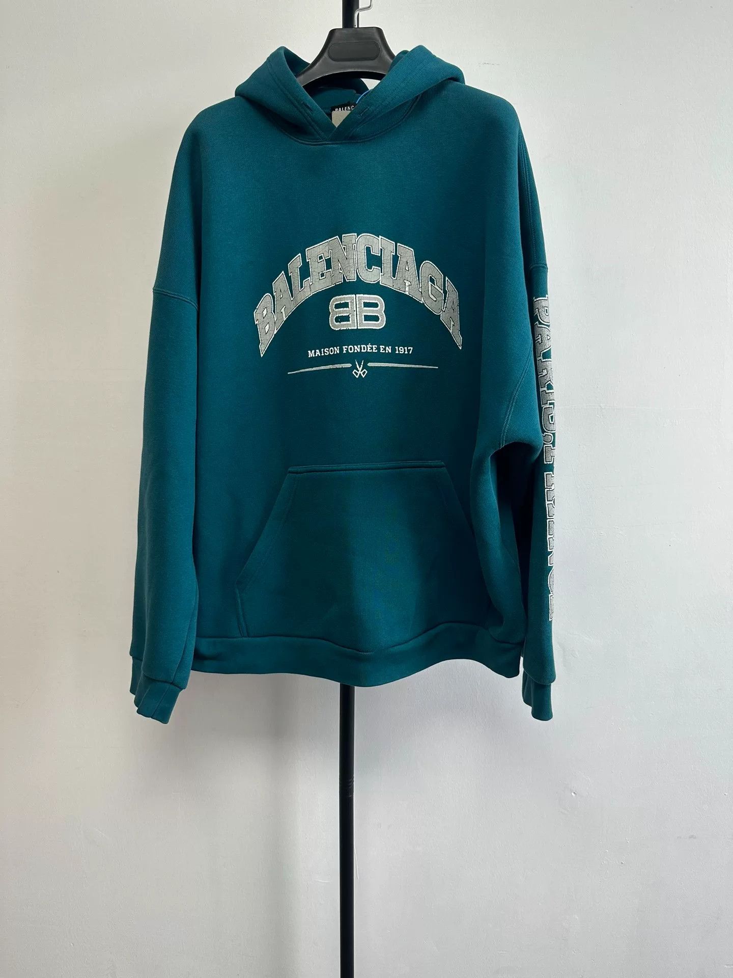 Balenciaga Balenciaga Logo Graphic Hoodie Size 2 Size US M / EU 48-50 / 2 - 2 Thumbnail