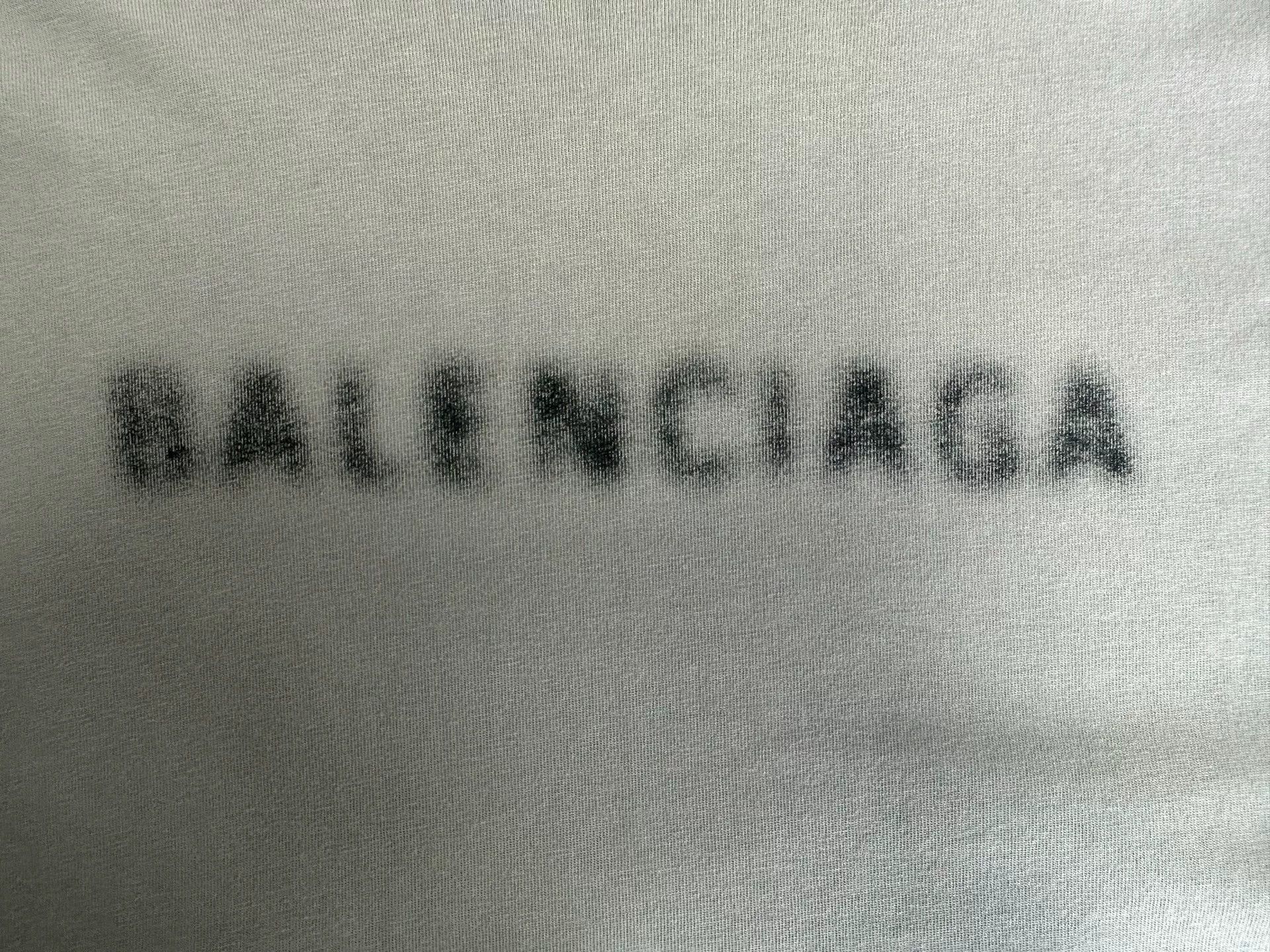 Balenciaga Balenciaga Distressed Spray Logo T-Shirt Size S Size US S / EU 44-46 / 1 - 4 Thumbnail