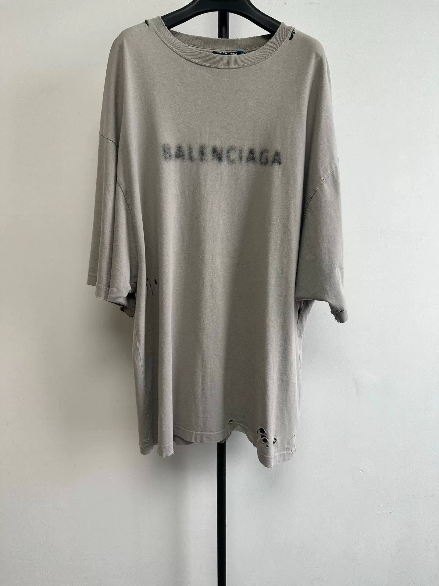 Balenciaga Balenciaga Distressed Spray Logo T-Shirt Size S Size US S / EU 44-46 / 1 - 2 Thumbnail