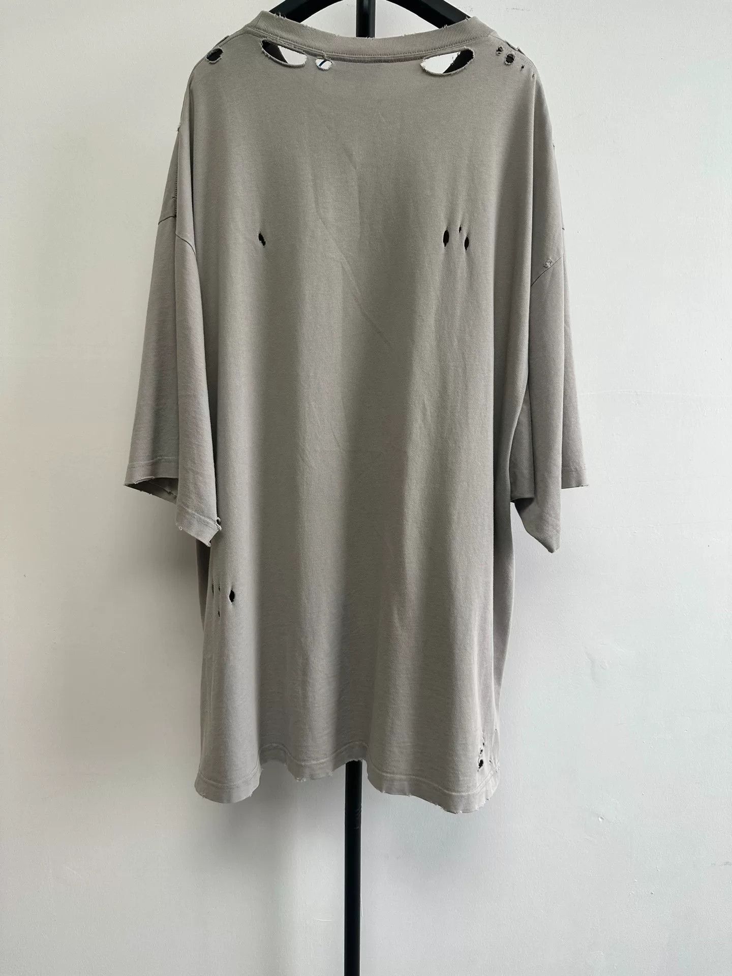 Balenciaga Balenciaga Distressed Spray Logo T-Shirt Size S Size US S / EU 44-46 / 1 - 3 Thumbnail
