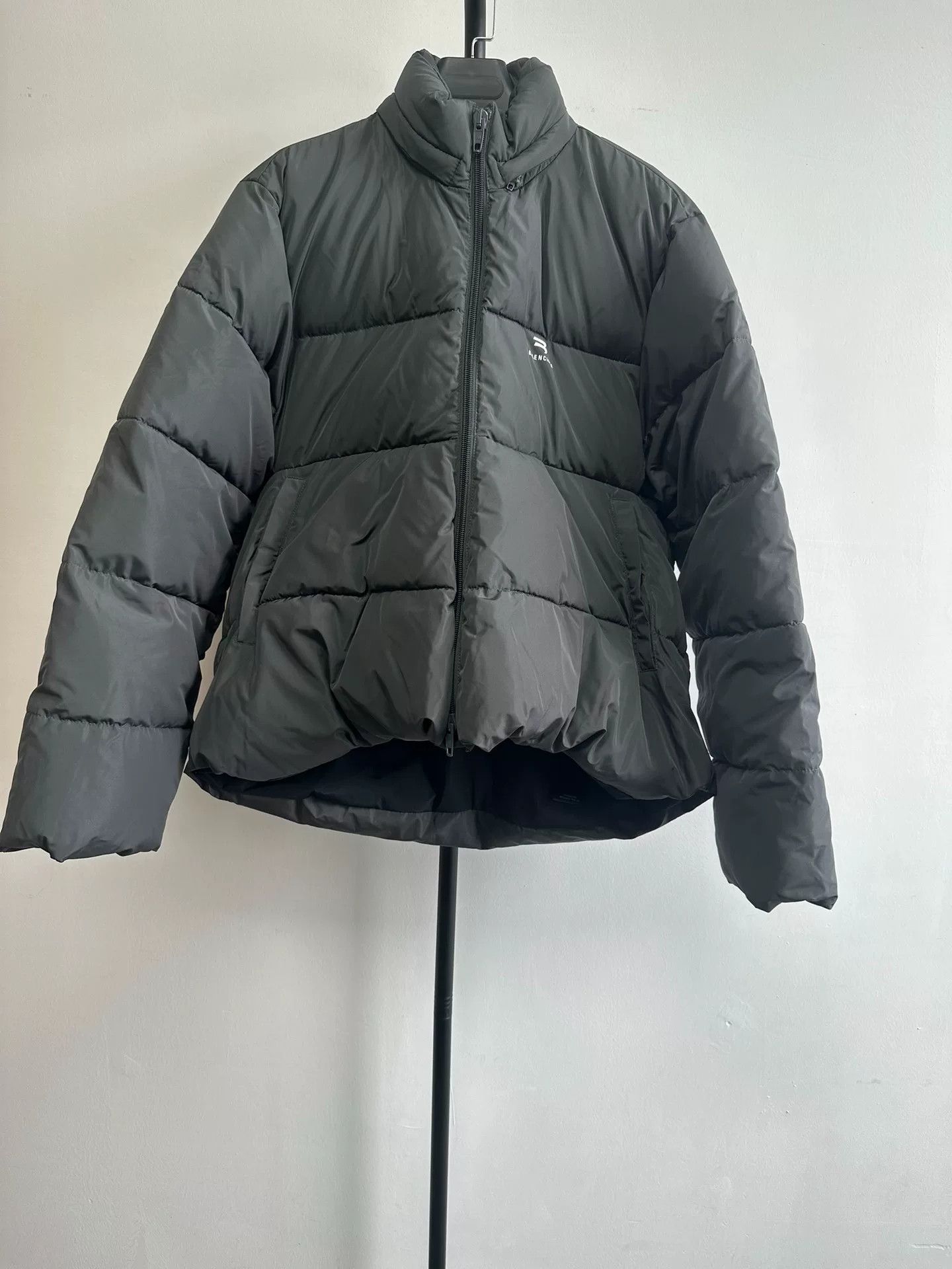 Balenciaga Balenciaga Solid Logo Puffer Jacket 36 Size XS / US 0-2 / IT 36-38 - 2 Thumbnail