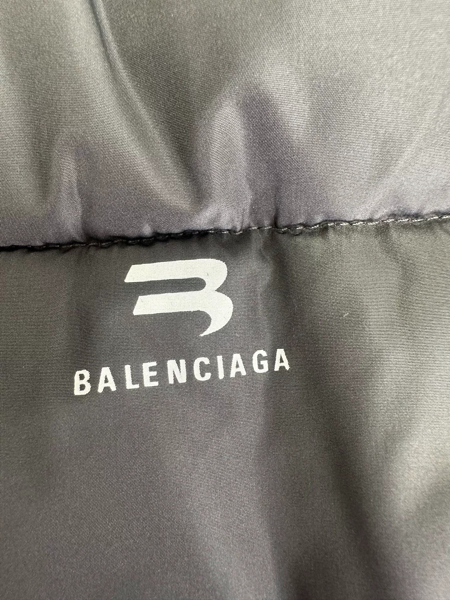 Balenciaga Balenciaga Solid Logo Puffer Jacket 36 Size XS / US 0-2 / IT 36-38 - 4 Thumbnail