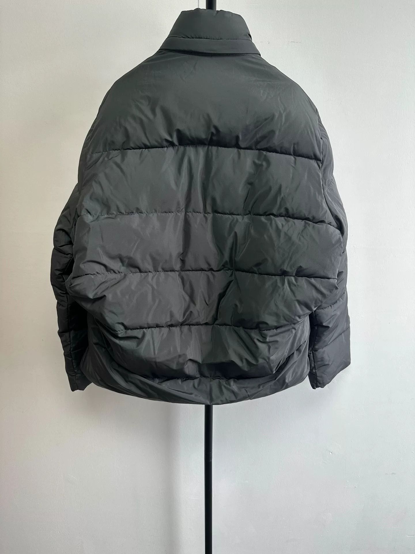 Balenciaga Balenciaga Solid Logo Puffer Jacket 36 Size XS / US 0-2 / IT 36-38 - 3 Thumbnail