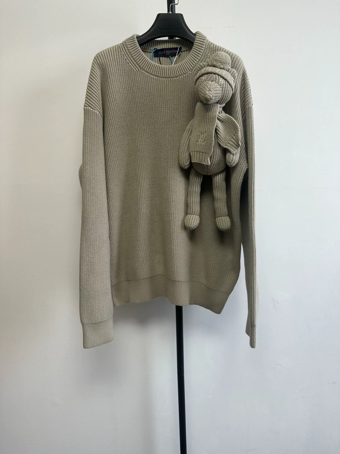 Louis Vuitton Louis Vuitton Bunny Puppet Knit Sweater Size M Size US M / EU 48-50 / 2 - 2 Thumbnail