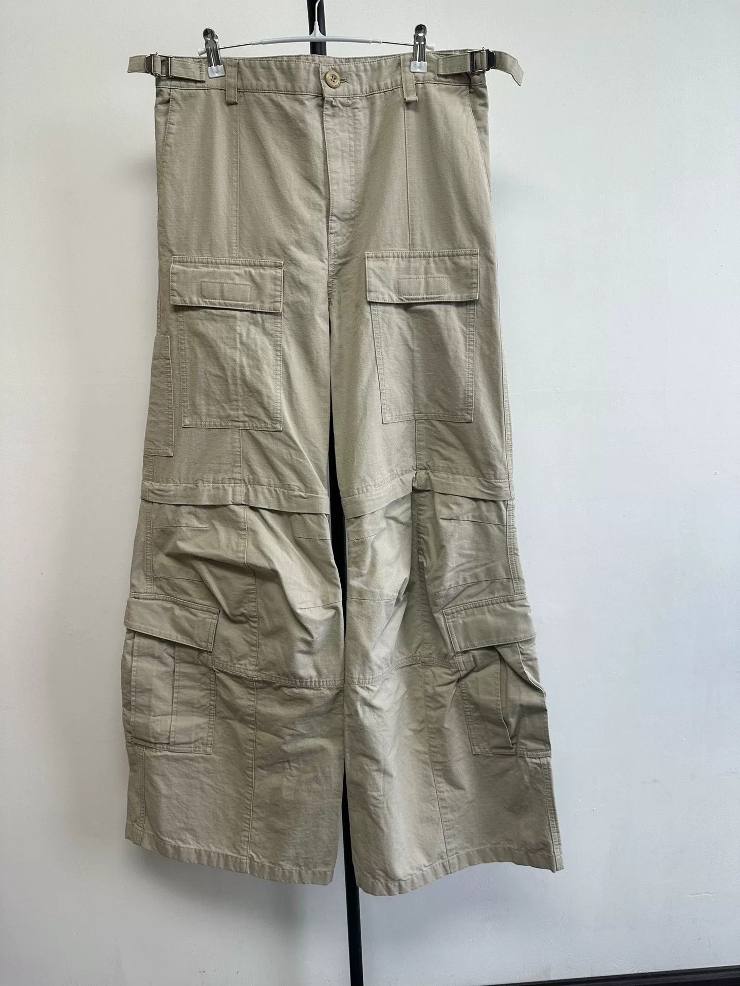 Balenciaga Balenciaga Beige Flare Cargo Pants Size 32 Size US 32 / EU 48 - 2 Thumbnail