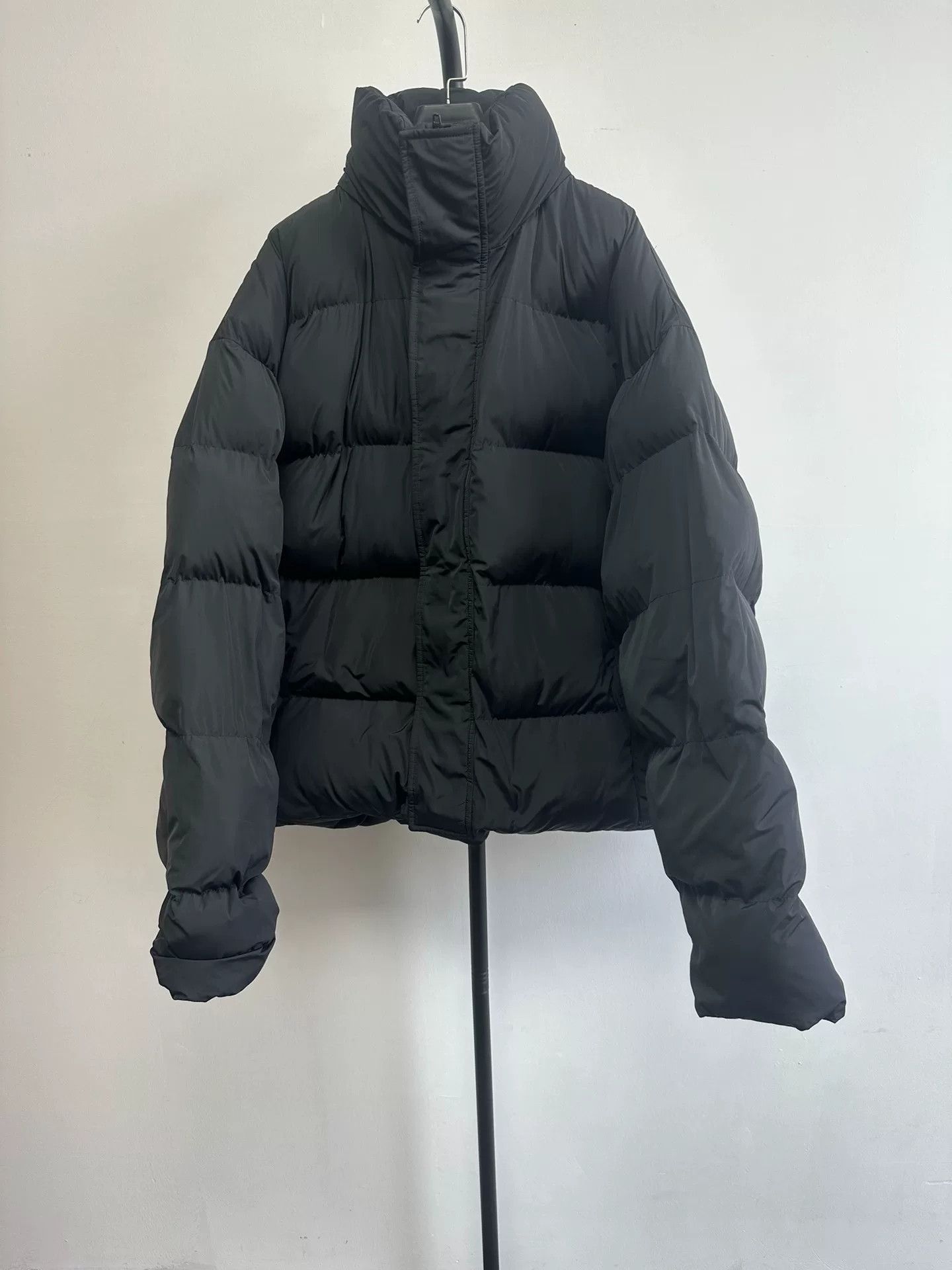 Balenciaga Balenciaga Metal Logo Embroidered Puffer Jacket Size 46 Size US S / EU 44-46 / 1 - 3 Thumbnail