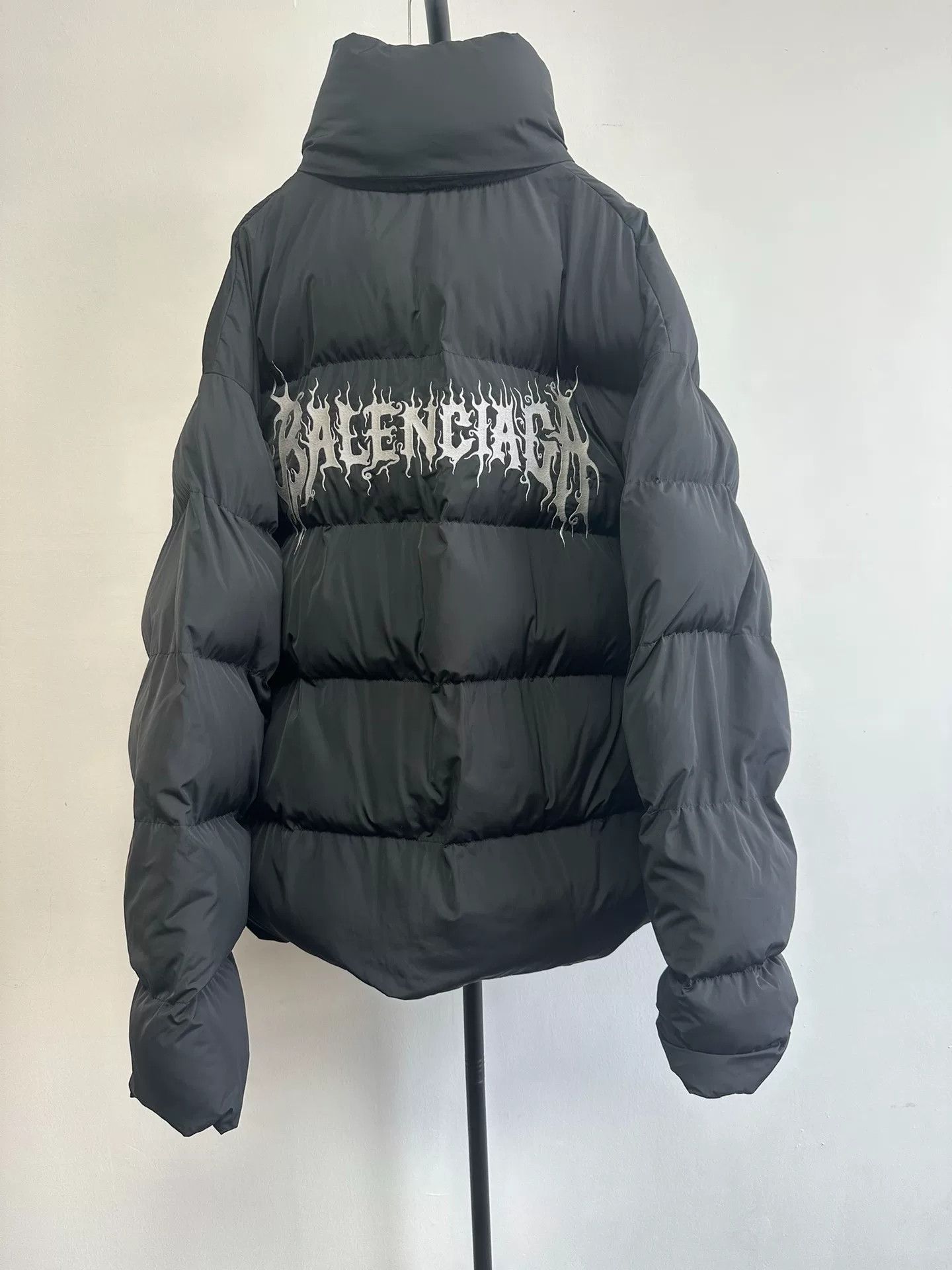 Balenciaga Balenciaga Metal Logo Embroidered Puffer Jacket Size 46 Size US S / EU 44-46 / 1 - 2 Thumbnail