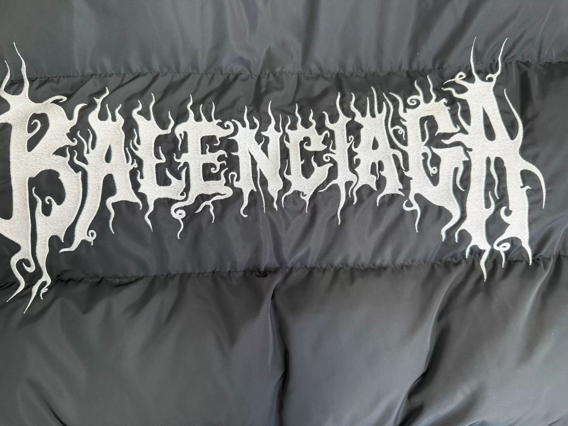 Balenciaga Balenciaga Metal Logo Embroidered Puffer Jacket Size 46 Size US S / EU 44-46 / 1 - 4 Thumbnail