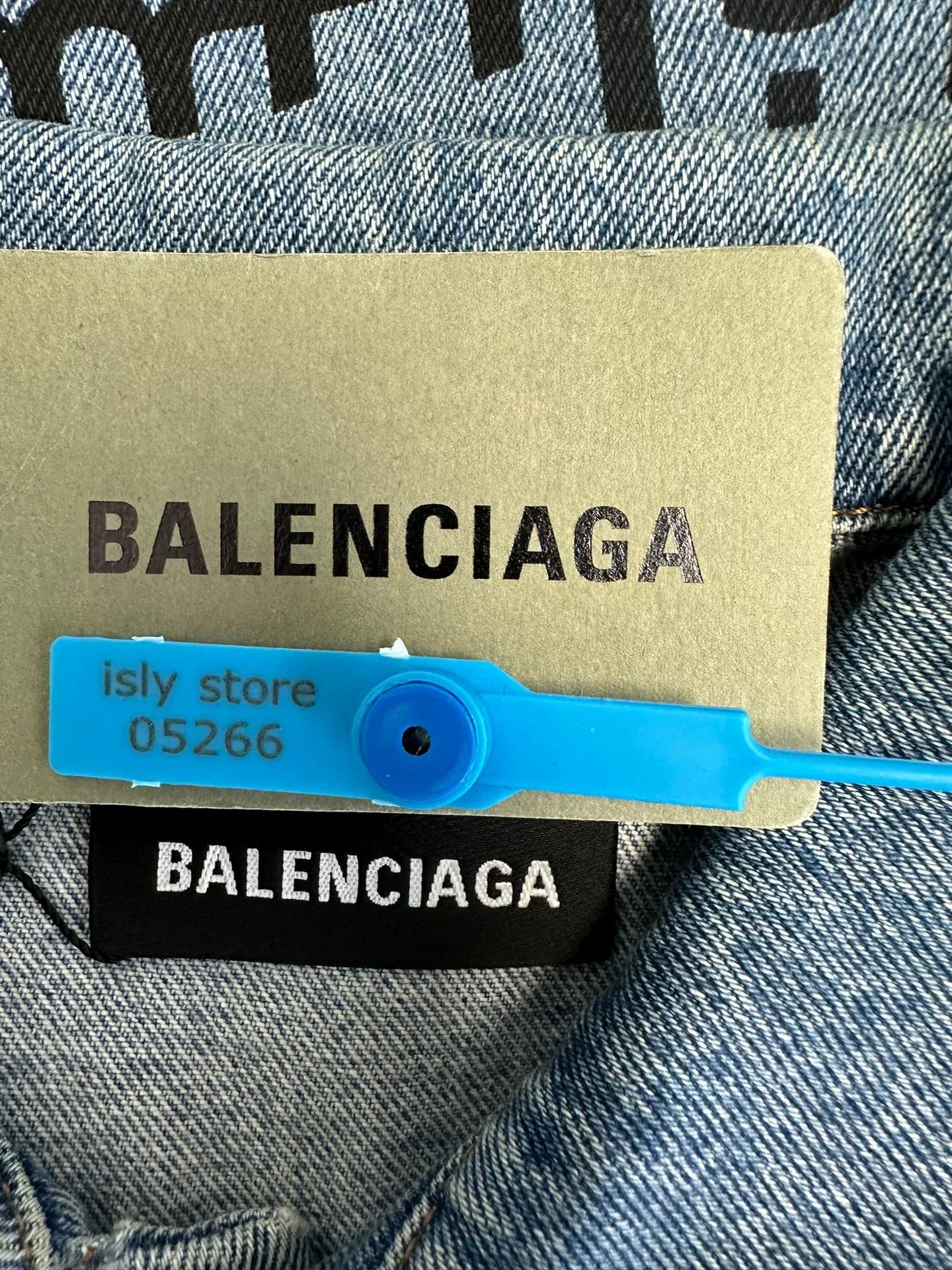 Balenciaga Balenciaga Multilingual Logo Denim Jacket Size 44 Size US S / EU 44-46 / 1 - 5 Thumbnail