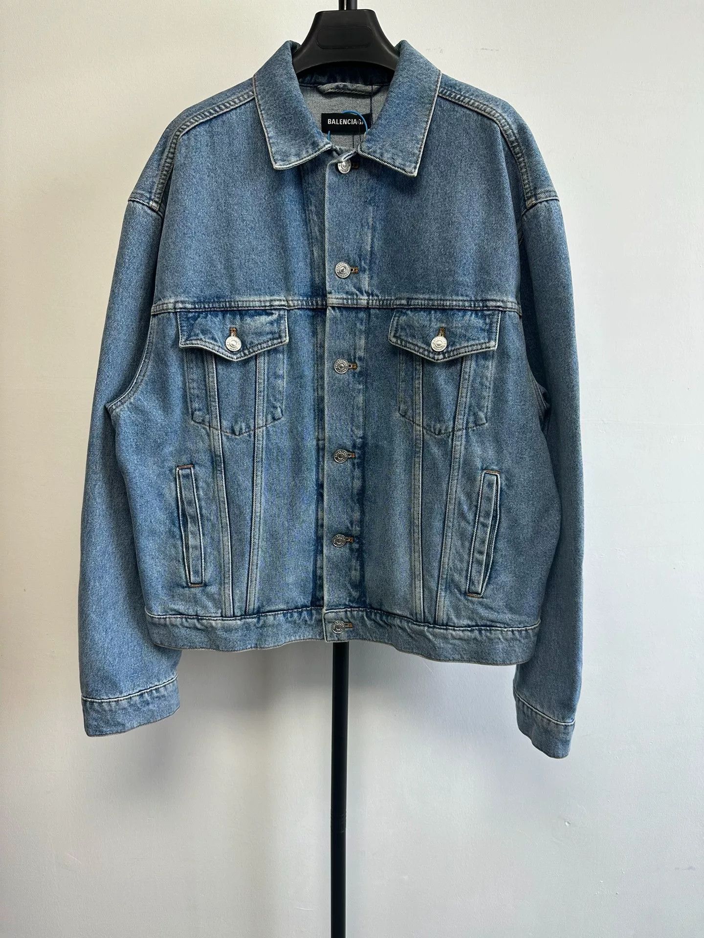 Balenciaga Balenciaga Multilingual Logo Denim Jacket Size 44 Size US S / EU 44-46 / 1 - 2 Thumbnail