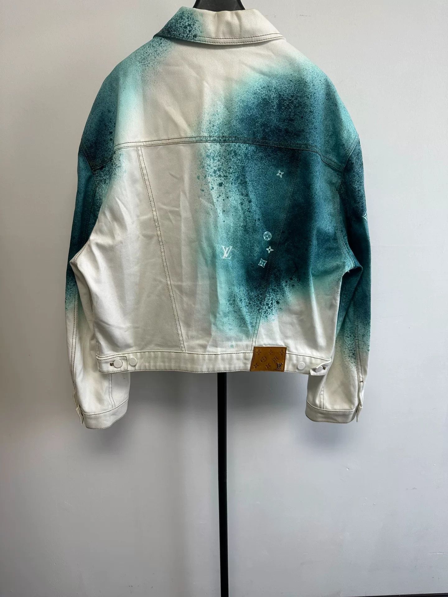 Louis Vuitton Louis Vuitton Spray Paint Denim Jacket 52 Size US L / EU 52-54 / 3 - 3 Thumbnail