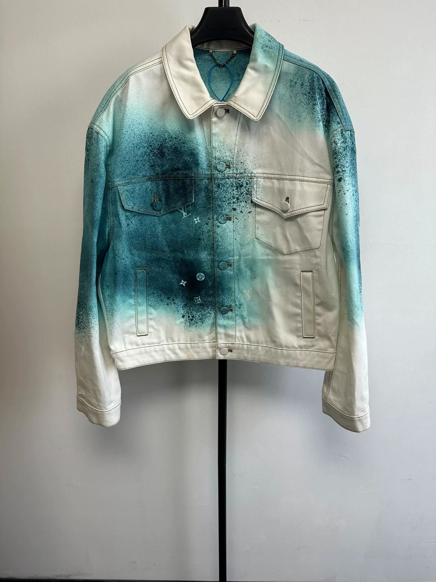 Louis Vuitton Louis Vuitton Spray Paint Denim Jacket 52 Size US L / EU 52-54 / 3 - 2 Thumbnail