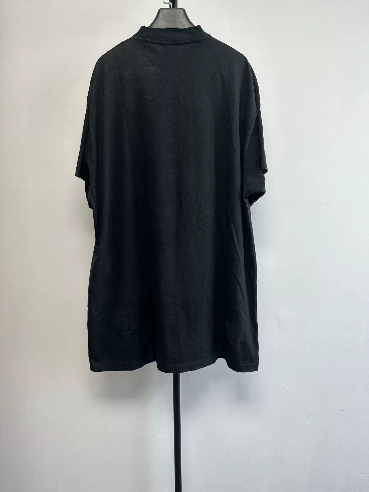 Balenciaga Balenciaga Distressed Crest Embroidered T-Shirt Size 2 Size US M / EU 48-50 / 2 - 3 Thumbnail