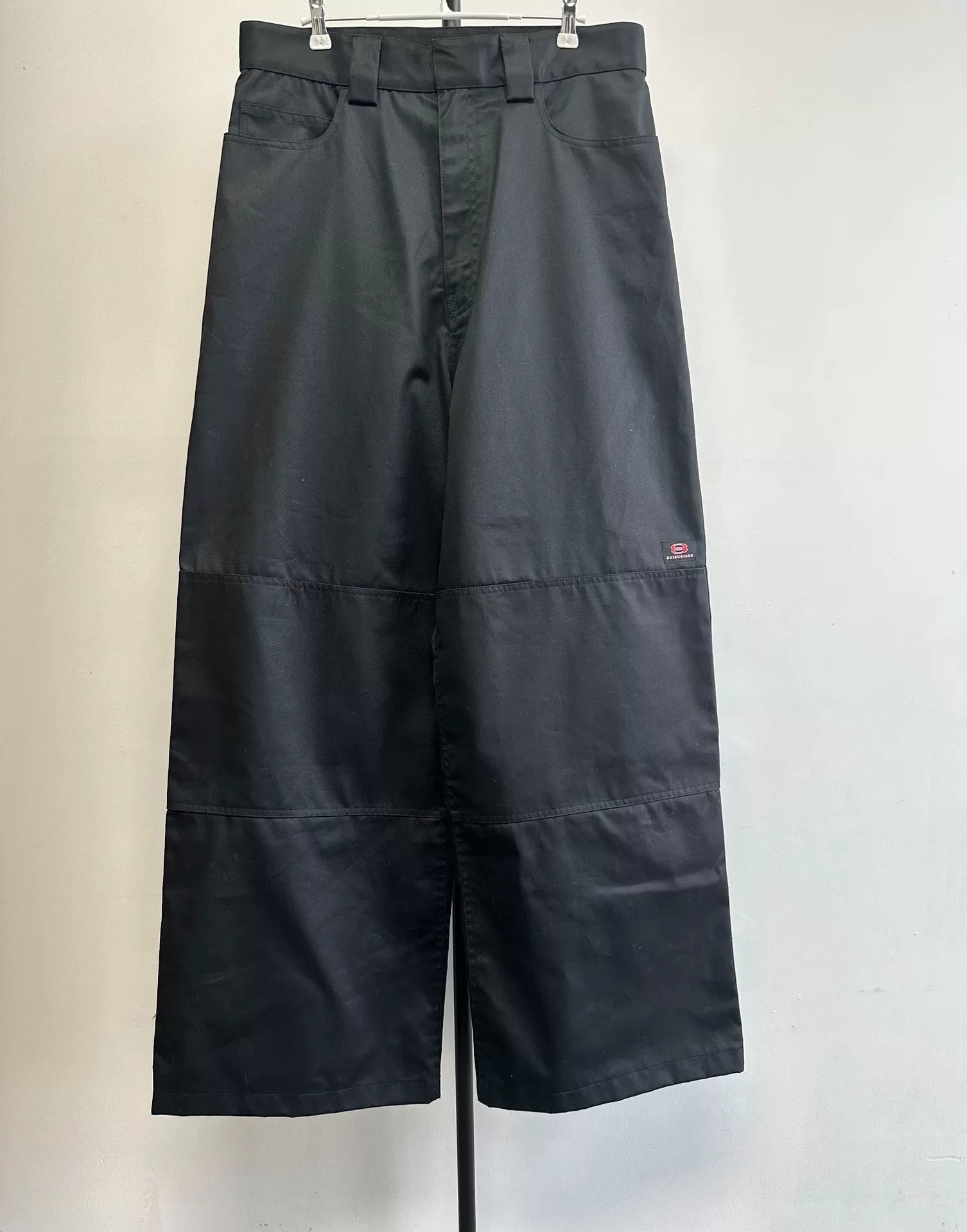 Balenciaga Balenciaga Logo Patch Twill Cargo Pants M Size US 32 / EU 48 - 2 Thumbnail