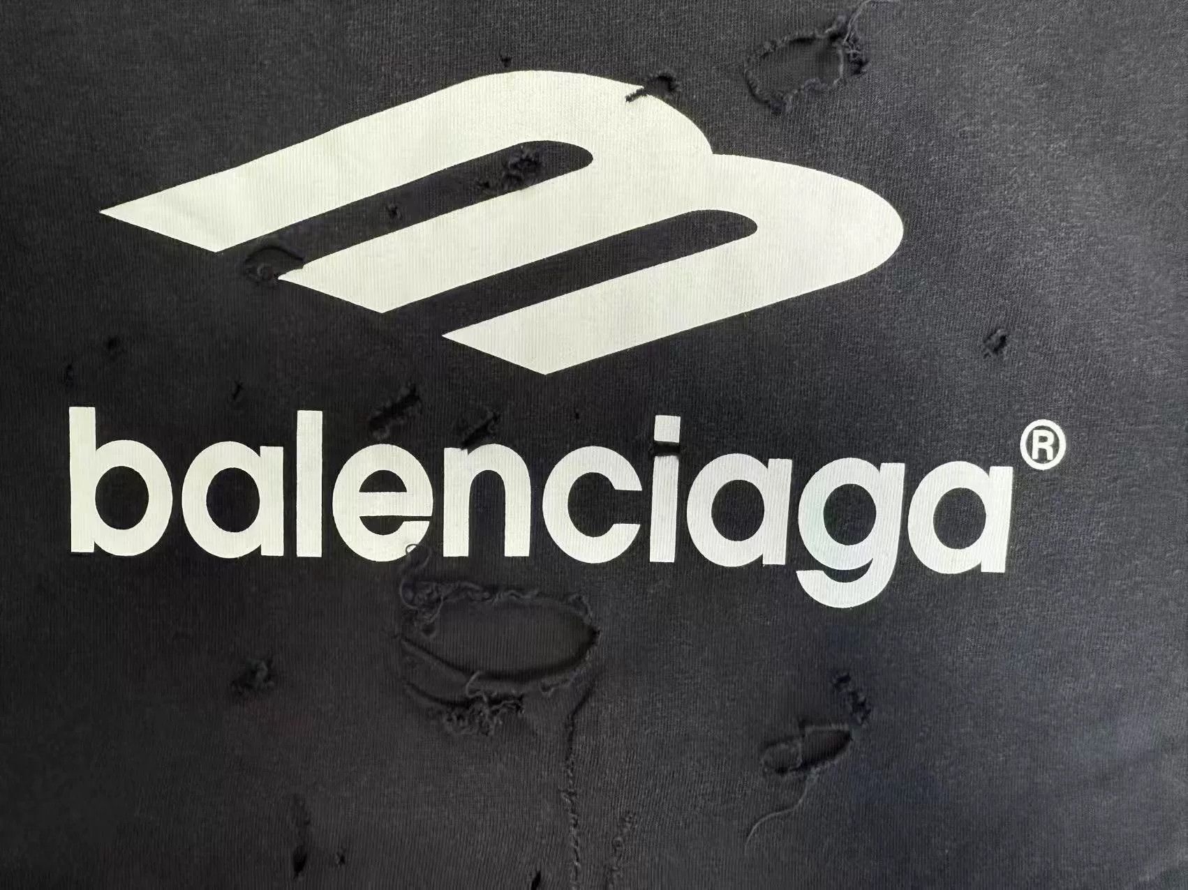 Balenciaga Balenciaga Destroyed Logo Long Sleeve T-Shirt S Size US S / EU 44-46 / 1 - 4 Thumbnail