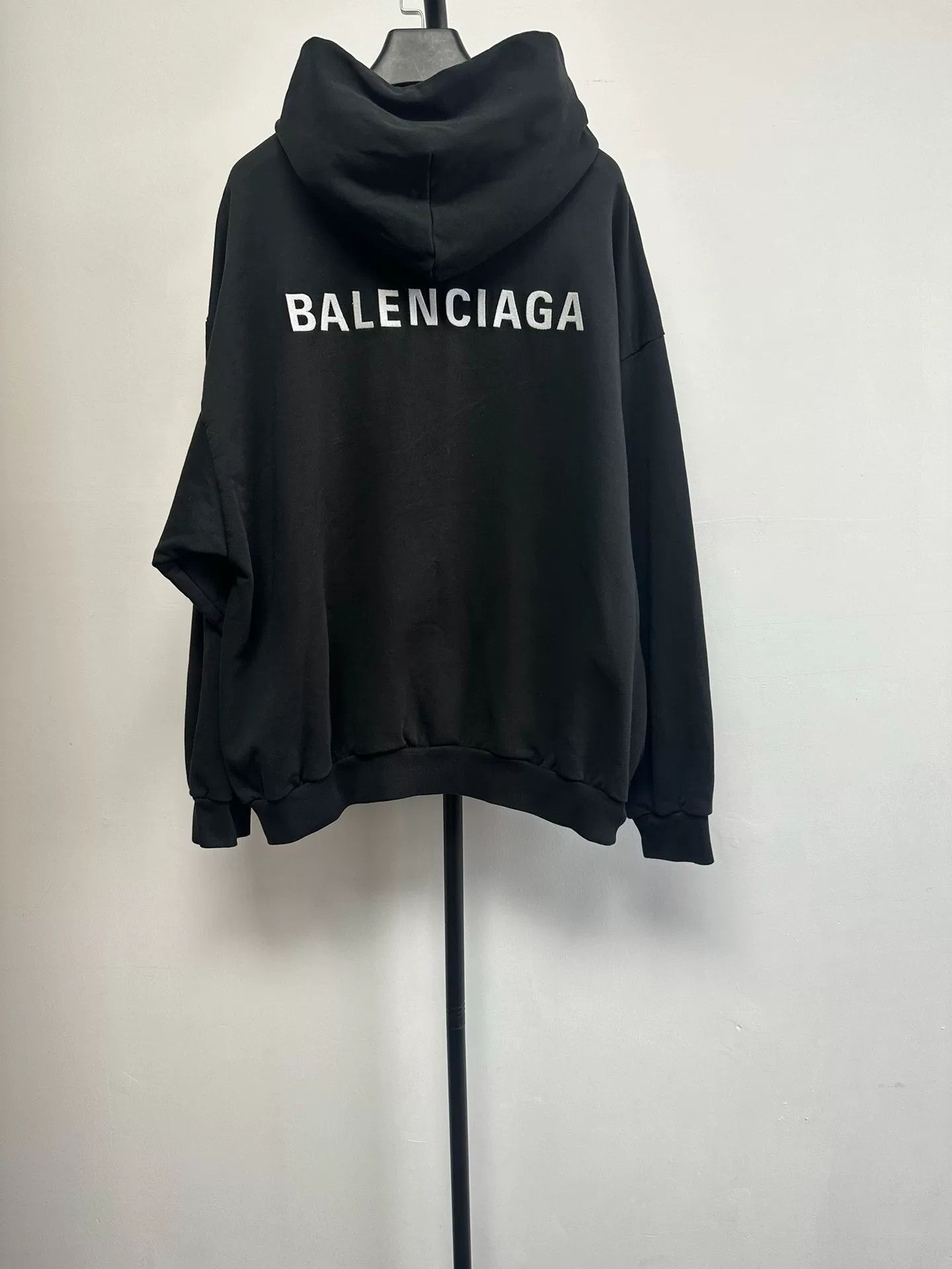 Balenciaga Balenciaga Back Logo Print Hoodie Size M Size US M / EU 48-50 / 2 - 3 Thumbnail