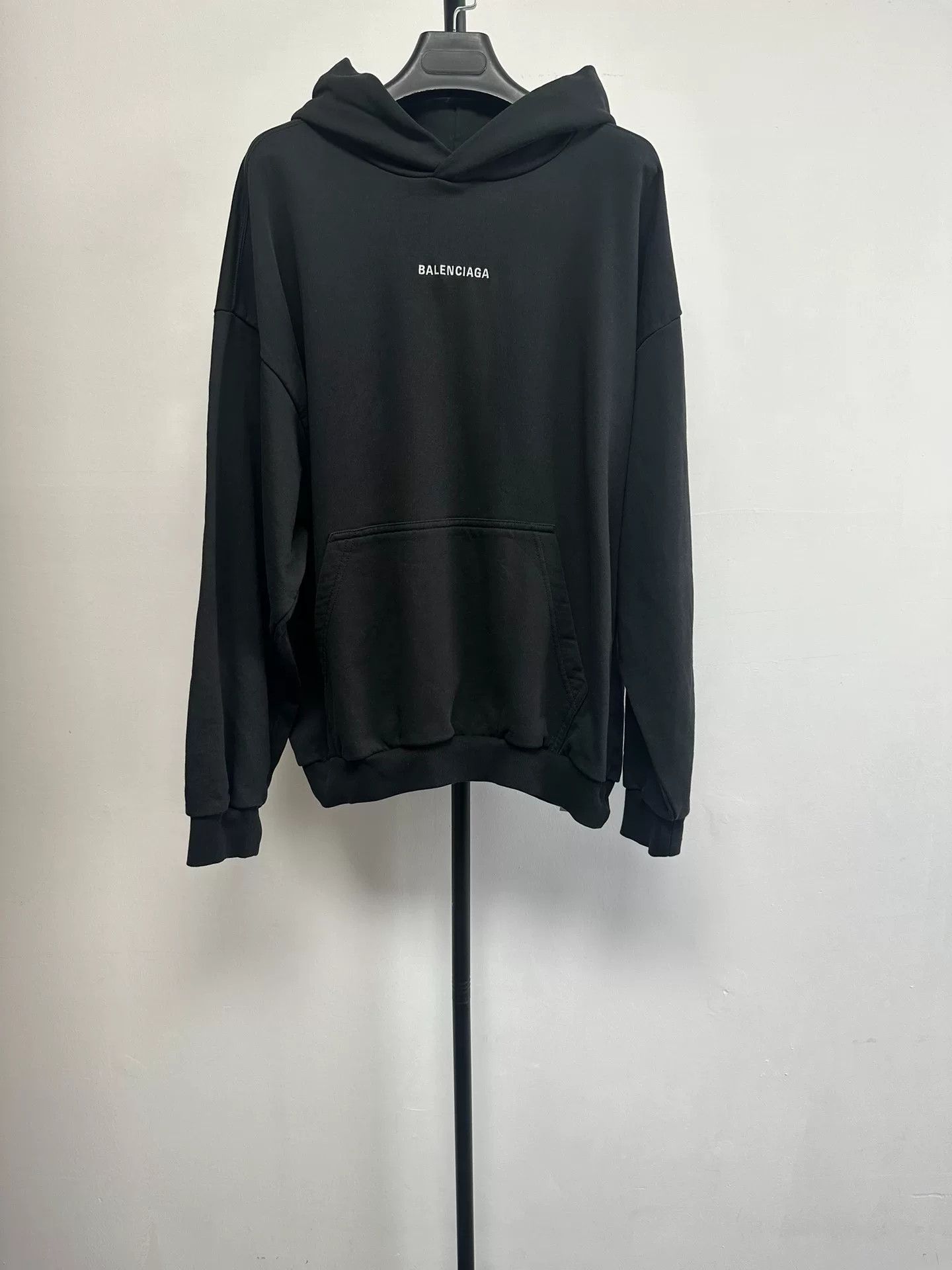 Balenciaga Balenciaga Back Logo Print Hoodie Size M Size US M / EU 48-50 / 2 - 2 Thumbnail
