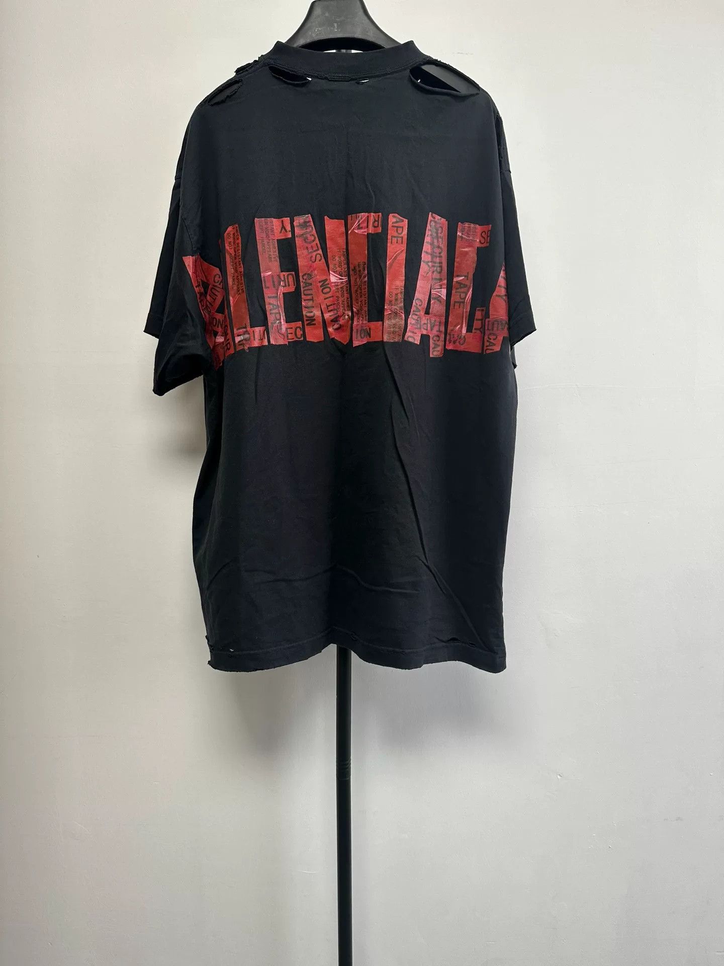 Balenciaga Balenciaga Tape Logo Distressed T-Shirt 2 Size US M / EU 48-50 / 2 - 3 Thumbnail