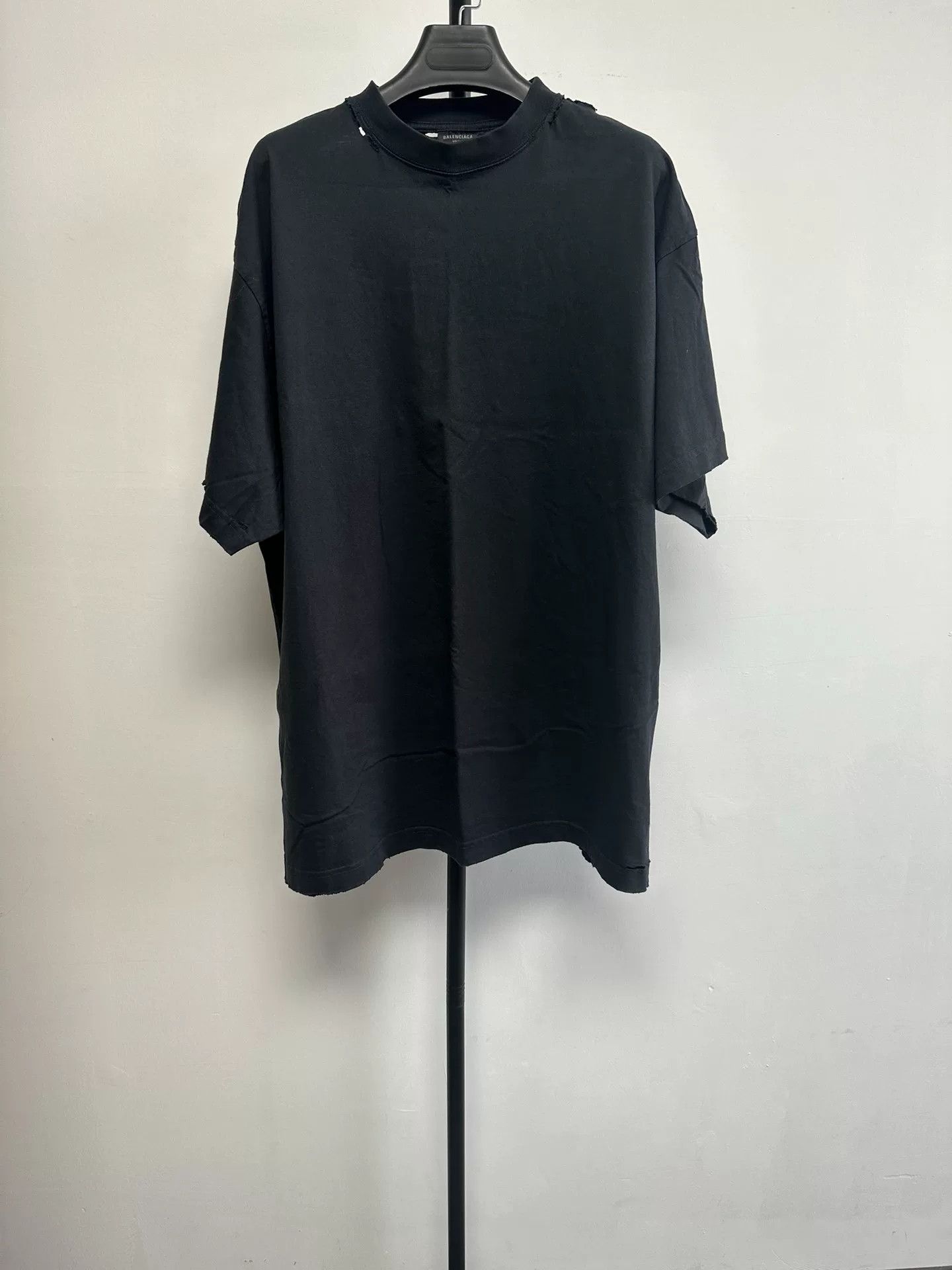 Balenciaga Balenciaga Tape Logo Distressed T-Shirt 2 Size US M / EU 48-50 / 2 - 2 Thumbnail