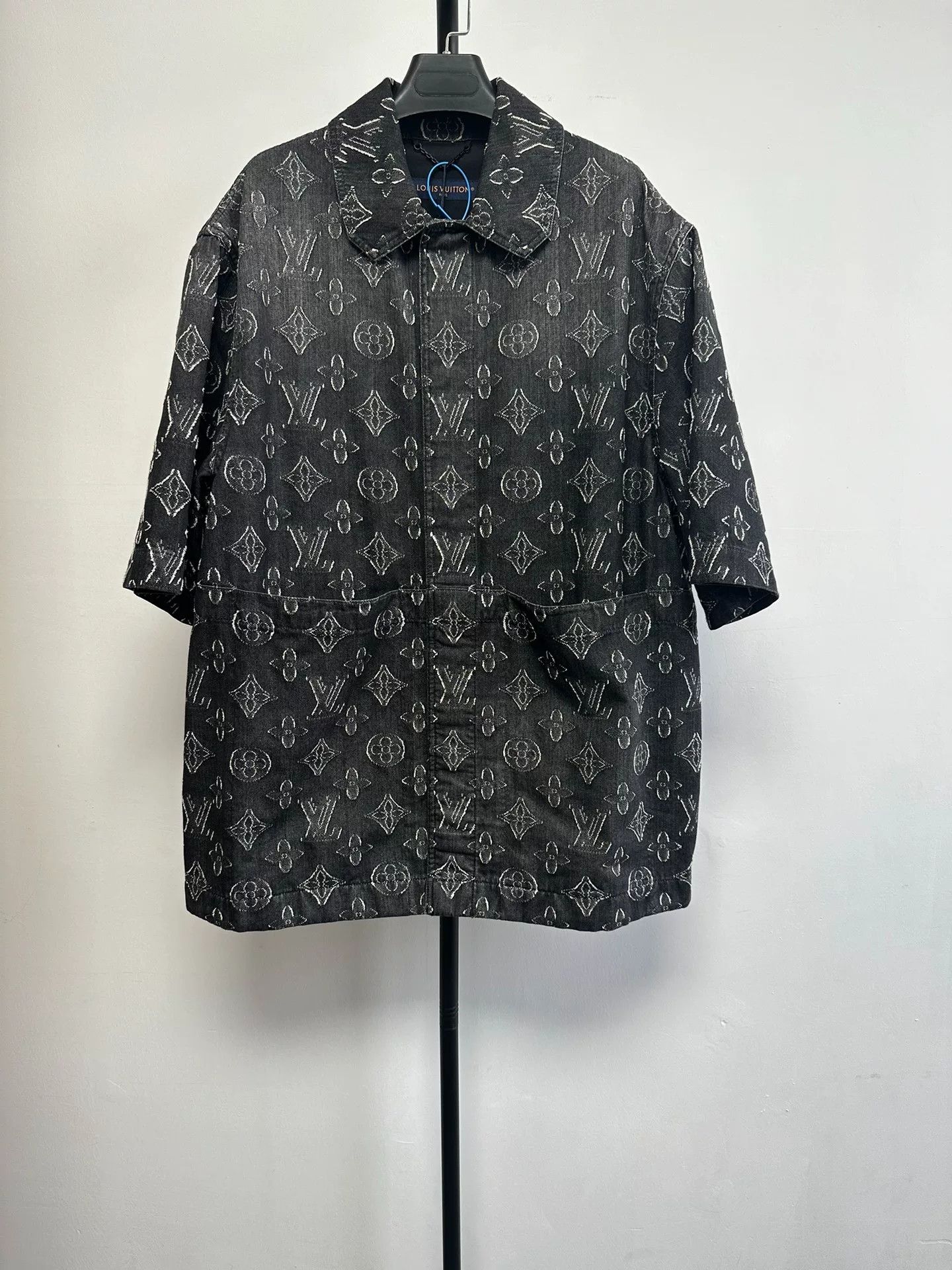 Louis Vuitton Louis Vuitton Monogram Denim Short Sleeve Shirt L Size US L / EU 52-54 / 3 - 2 Thumbnail