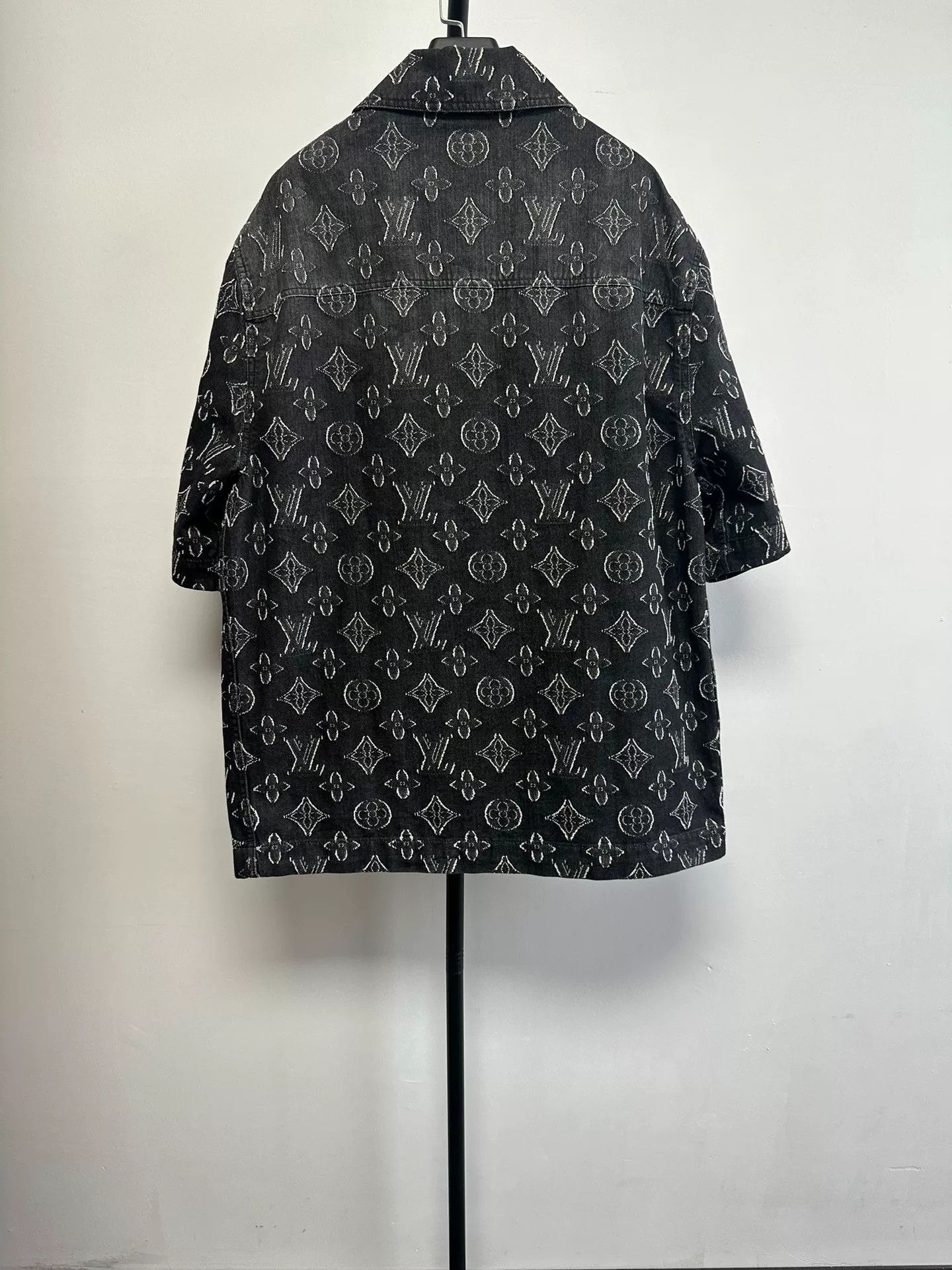 Louis Vuitton Louis Vuitton Monogram Denim Short Sleeve Shirt L Size US L / EU 52-54 / 3 - 3 Thumbnail