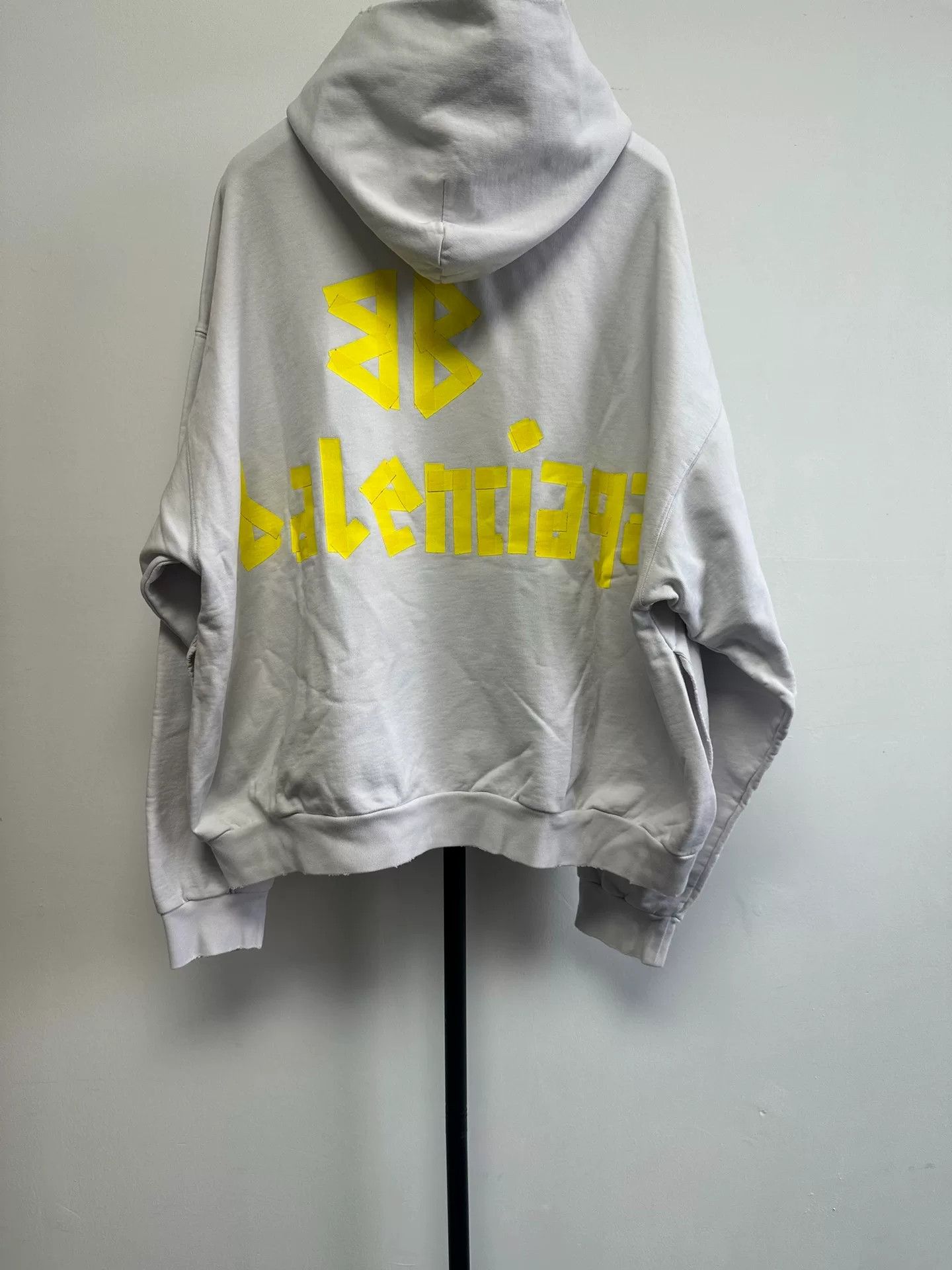Balenciaga Balenciaga Tape Logo Distressed Hoodie Size S Size US S / EU 44-46 / 1 - 3 Thumbnail