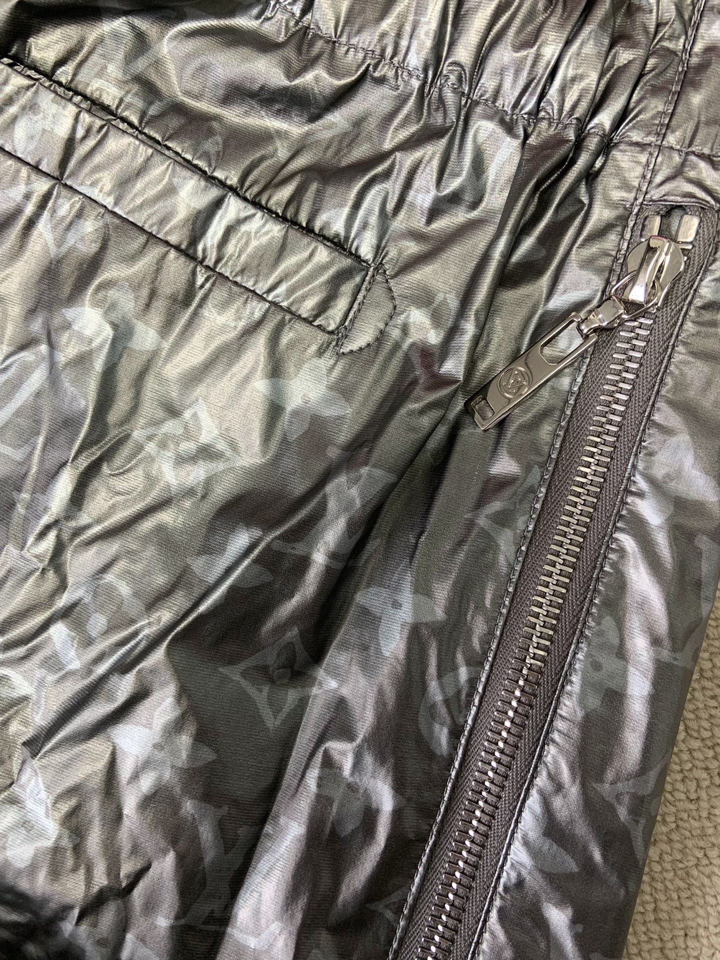 Louis Vuitton Louis Vuitton Monogram Metallic Joggers 36 Size 26" / US 2 / IT 38 - 4 Thumbnail