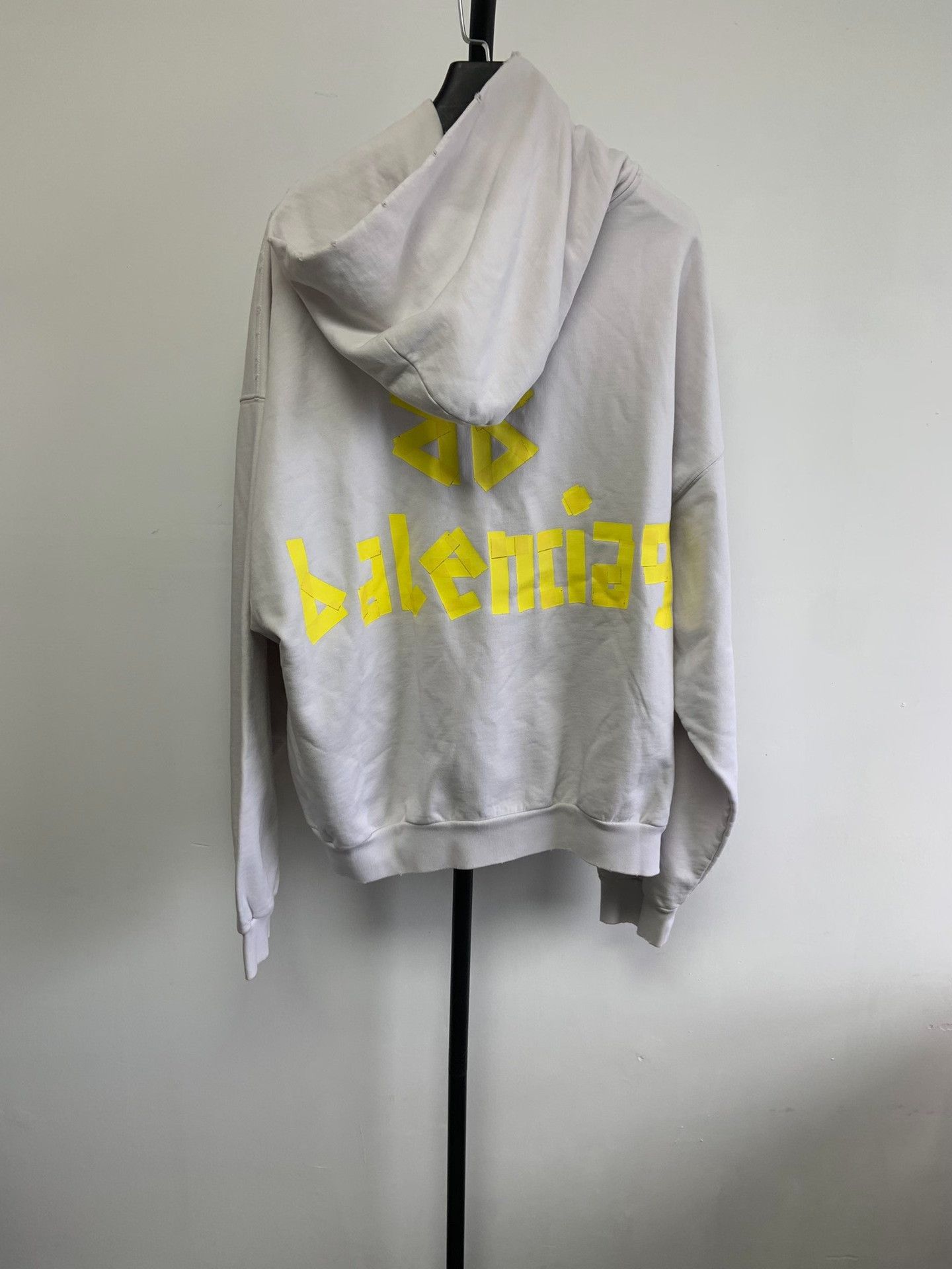 Balenciaga Balenciaga Tape Logo Distressed Hoodie XS Size US XS / EU 42 / 0 - 3 Thumbnail