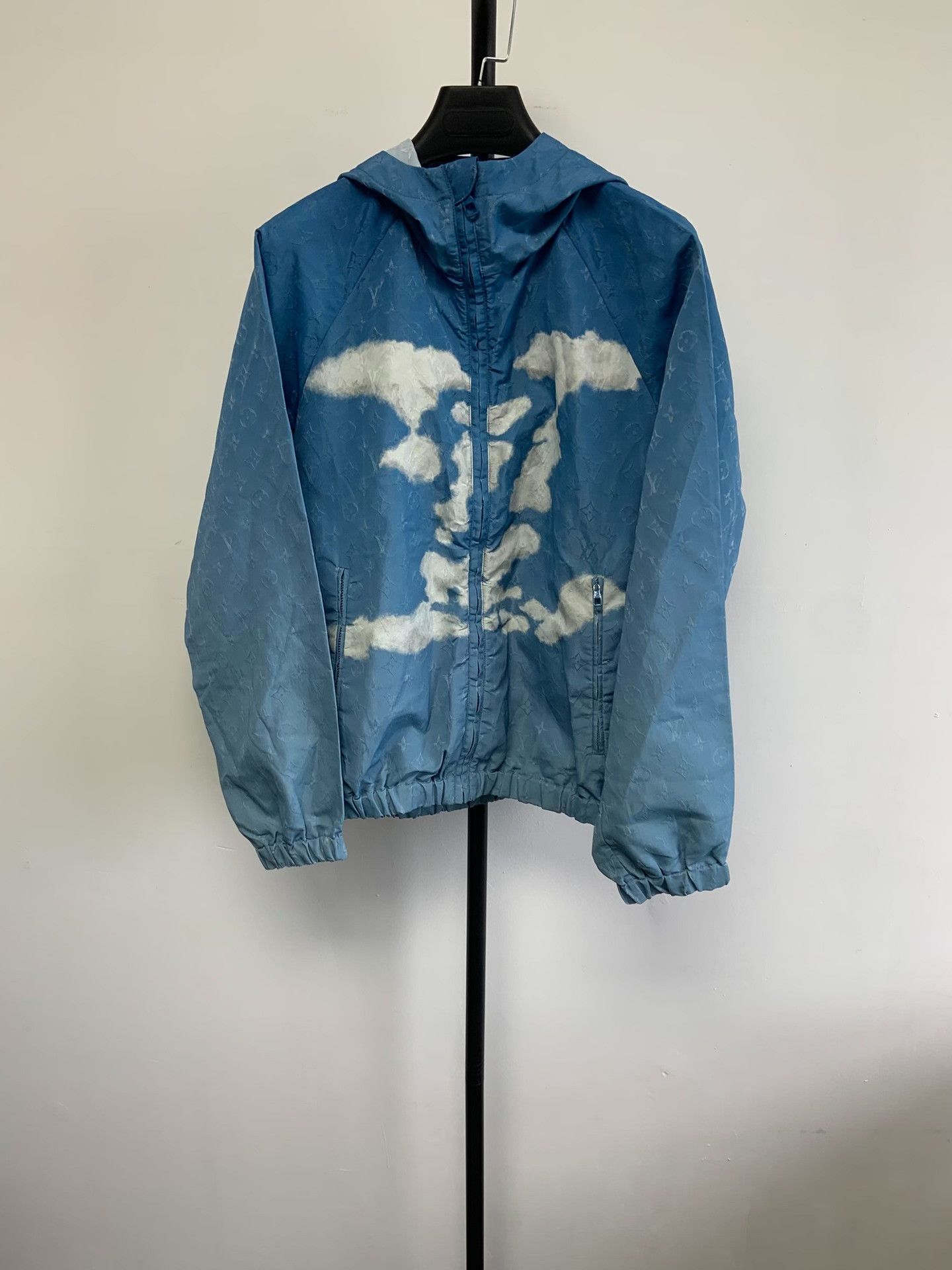 Louis Vuitton Louis Vuitton Clouds Monogram Hooded Jacket 44 Size US S / EU 44-46 / 1 - 2 Thumbnail