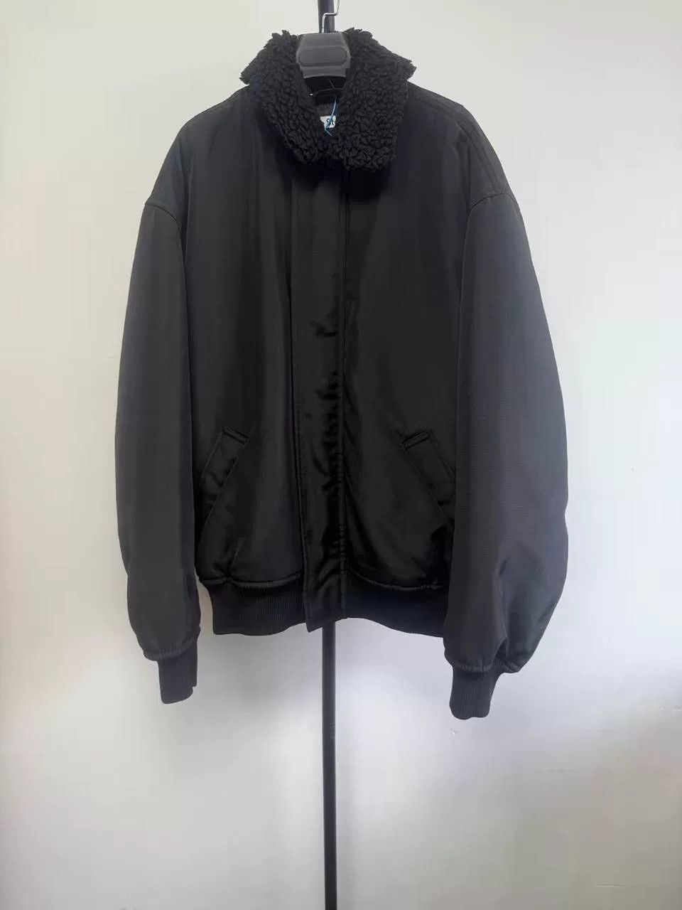 Acne Studios Acne Studios Faux Fur Collar Bomber Jacket M/L Size US M / EU 48-50 / 2 - 2 Thumbnail