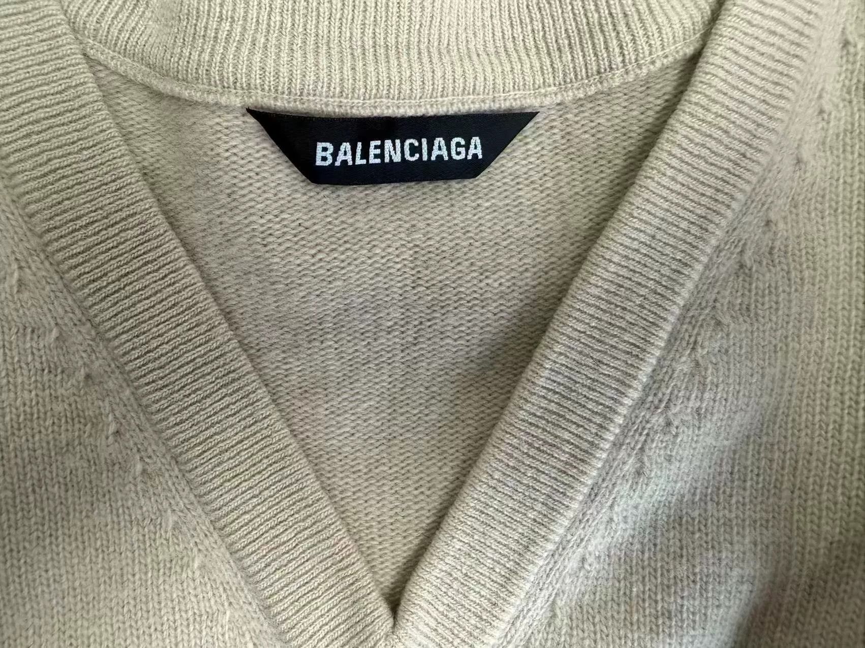 Balenciaga Balenciaga Beige V-Neck Wool Sweater Size XS Size US XS / EU 42 / 0 - 4 Thumbnail