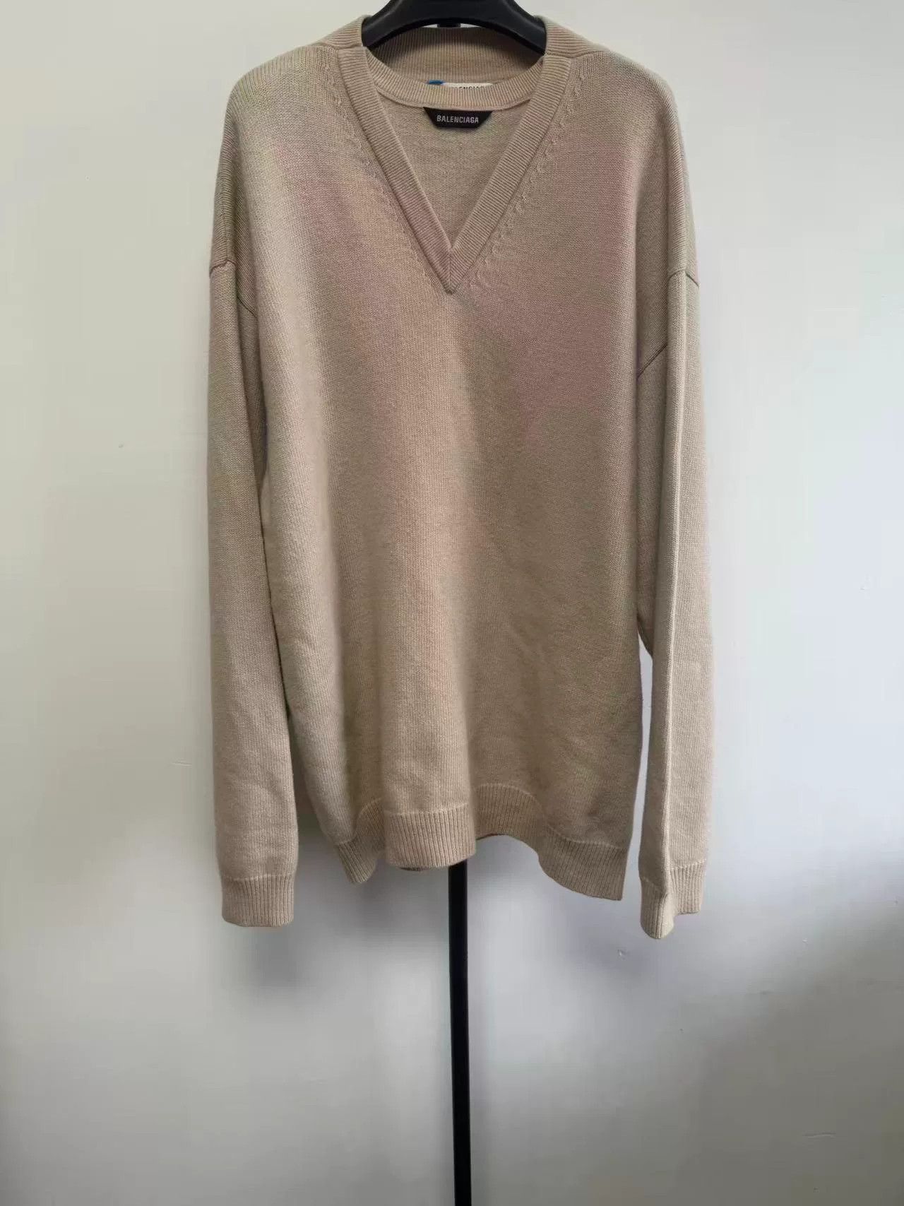 Balenciaga Balenciaga Beige V-Neck Wool Sweater Size XS Size US XS / EU 42 / 0 - 2 Thumbnail