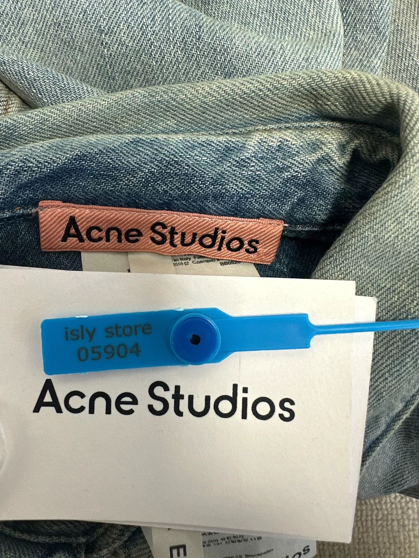 Acne Studios Acne Studios Distressed Denim Shirt 50 Size US M / EU 48-50 / 2 - 6 Thumbnail