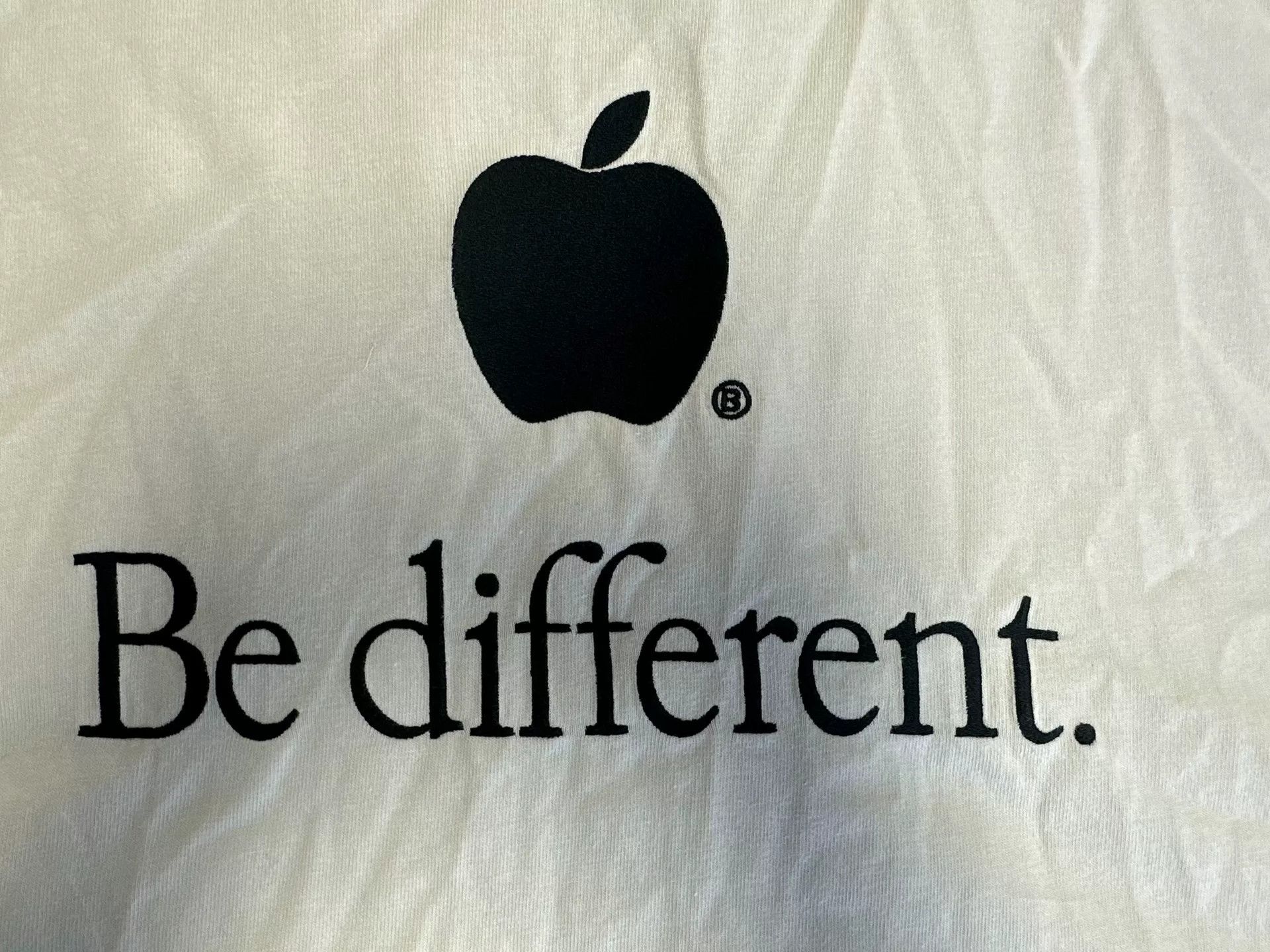 Balenciaga Balenciaga Apple Logo Be Different T-Shirt Size 3 Size US L / EU 52-54 / 3 - 4 Thumbnail