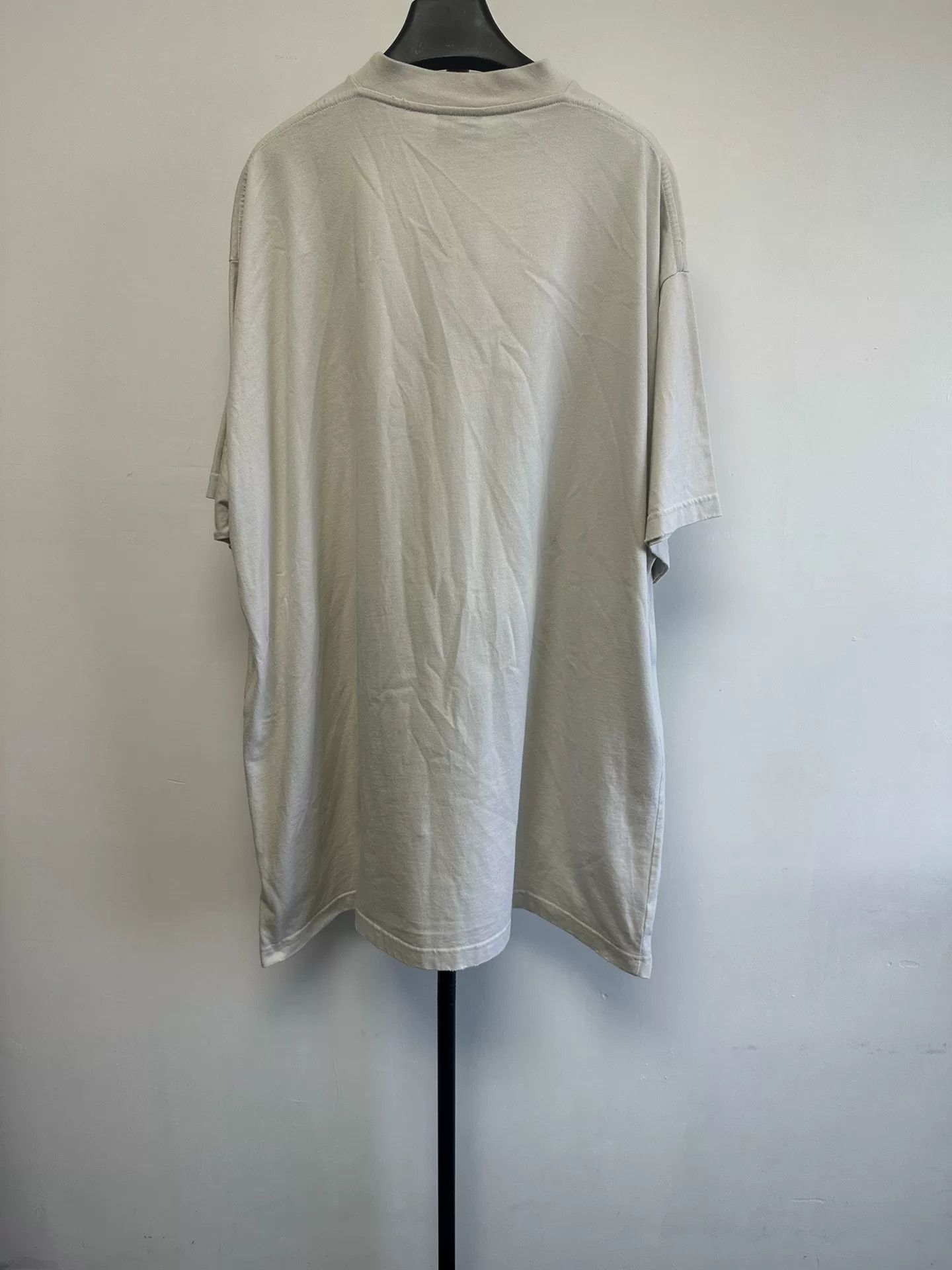 Balenciaga Balenciaga Apple Logo Be Different T-Shirt Size 3 Size US L / EU 52-54 / 3 - 3 Thumbnail
