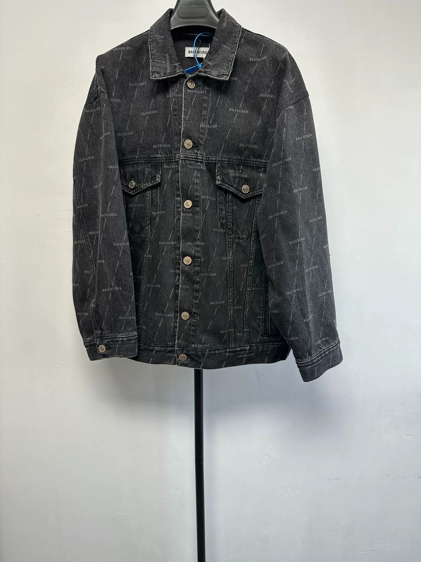Balenciaga Balenciaga Logo All-Over Print Denim Jacket XS Size US XS / EU 42 / 0 - 2 Thumbnail