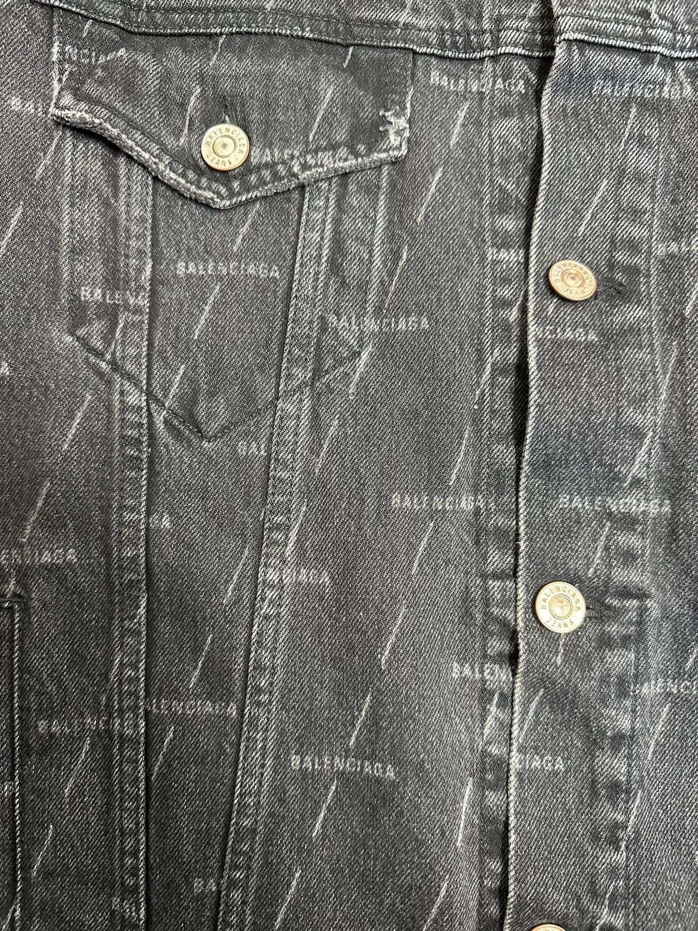 Balenciaga Balenciaga Logo All-Over Print Denim Jacket XS Size US XS / EU 42 / 0 - 4 Thumbnail