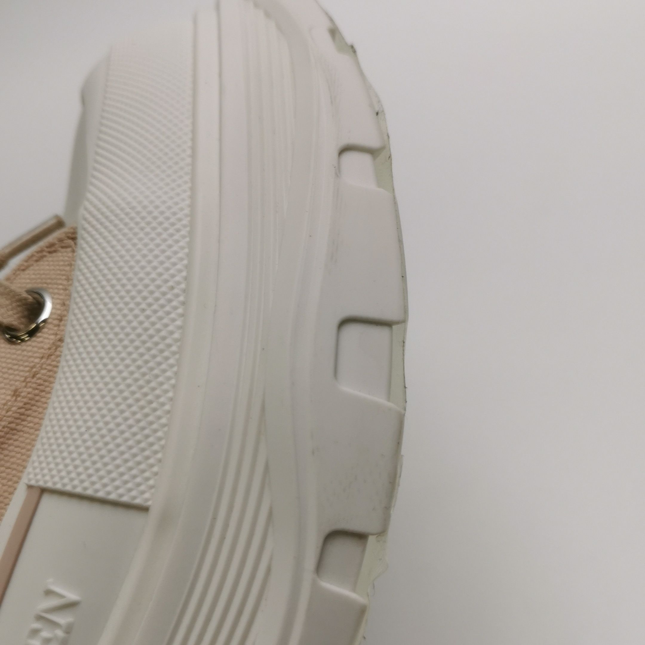 Alexander McQueen Alexander McQueen Women 7 Lowtop Sneakers Size US 7 / IT 37 - 9 Thumbnail