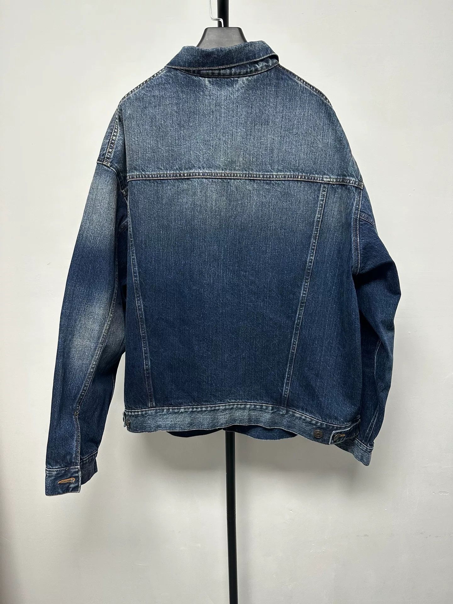 Balenciaga Balenciaga Embroidered Denim Jacket US S Size US S / EU 44-46 / 1 - 3 Thumbnail