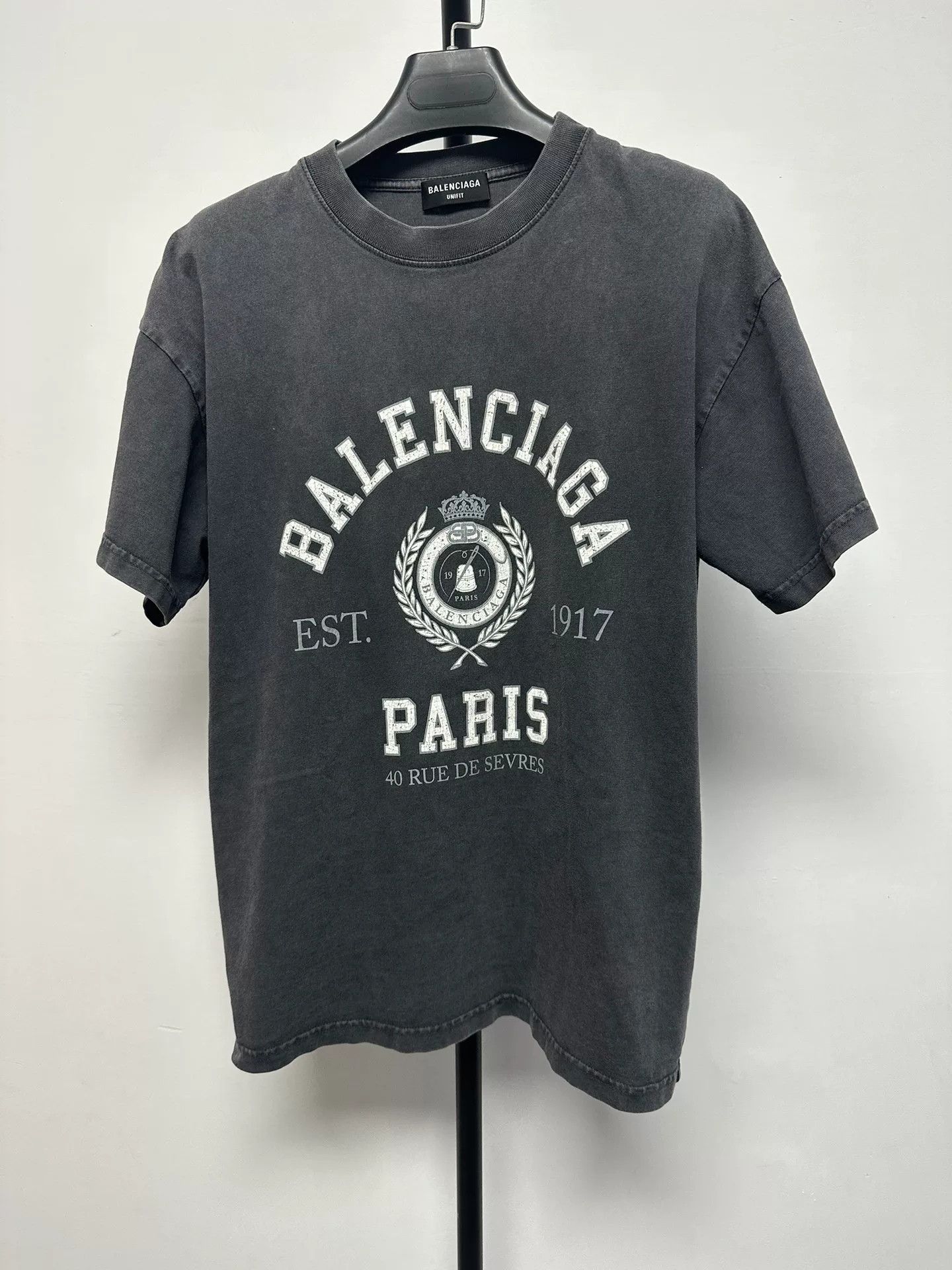 Balenciaga Balenciaga Crest Logo Washed T-Shirt Size XS Size US XS / EU 42 / 0 - 2 Thumbnail