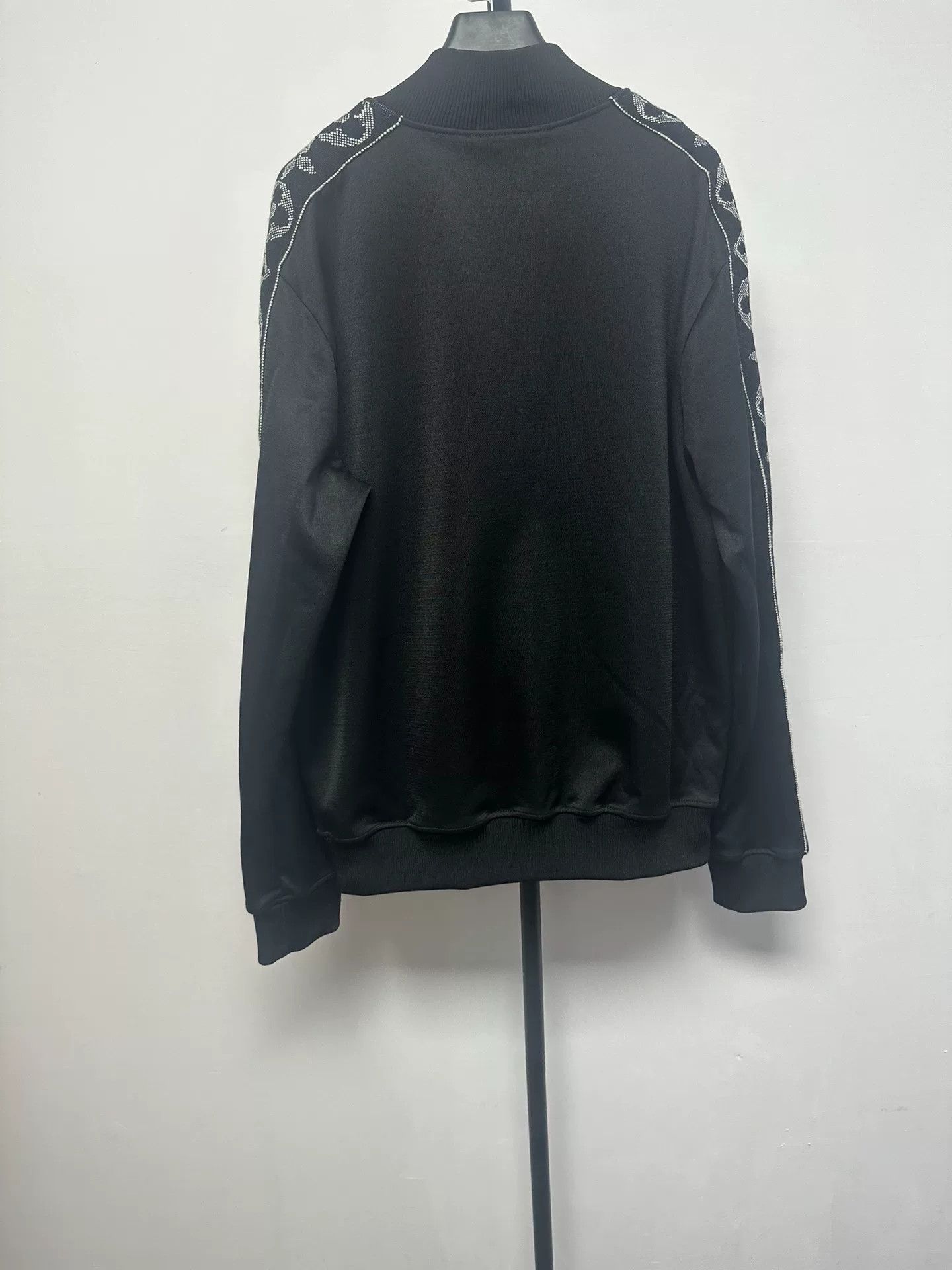 Louis Vuitton Louis Vuitton LV Logo Patch Track Jacket L Size US L / EU 52-54 / 3 - 3 Thumbnail