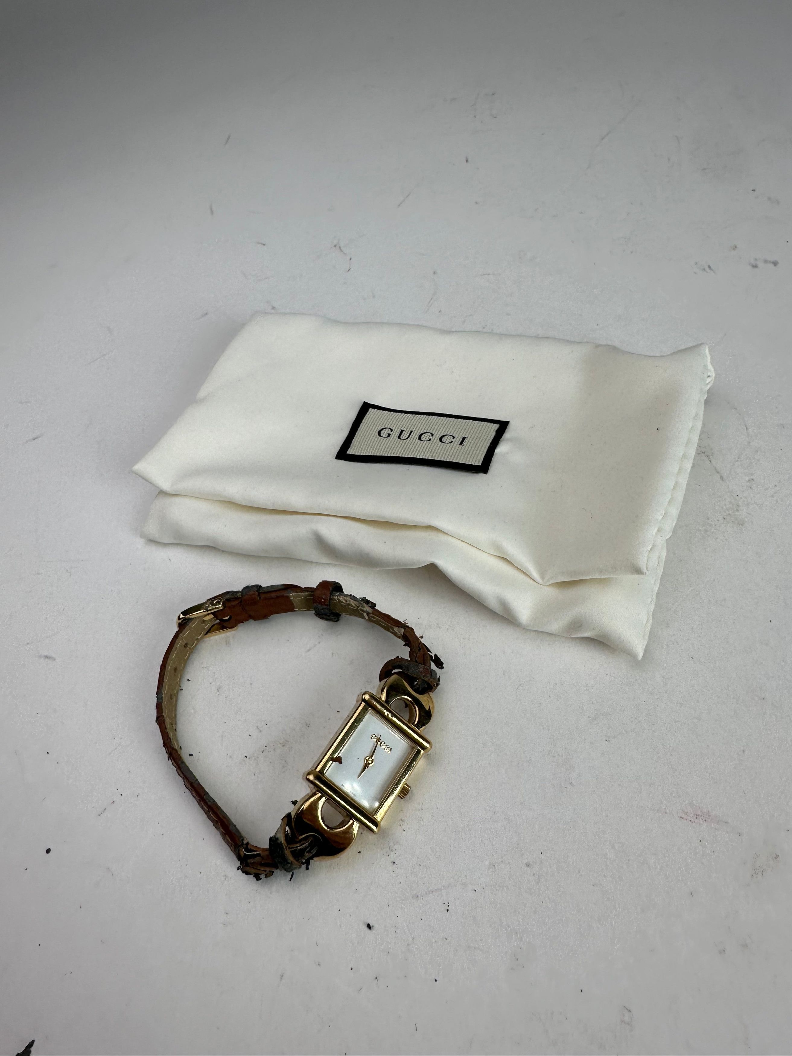 Gucci Vintage 1800 L Watch Gold White Size ONE SIZE - 7 Thumbnail