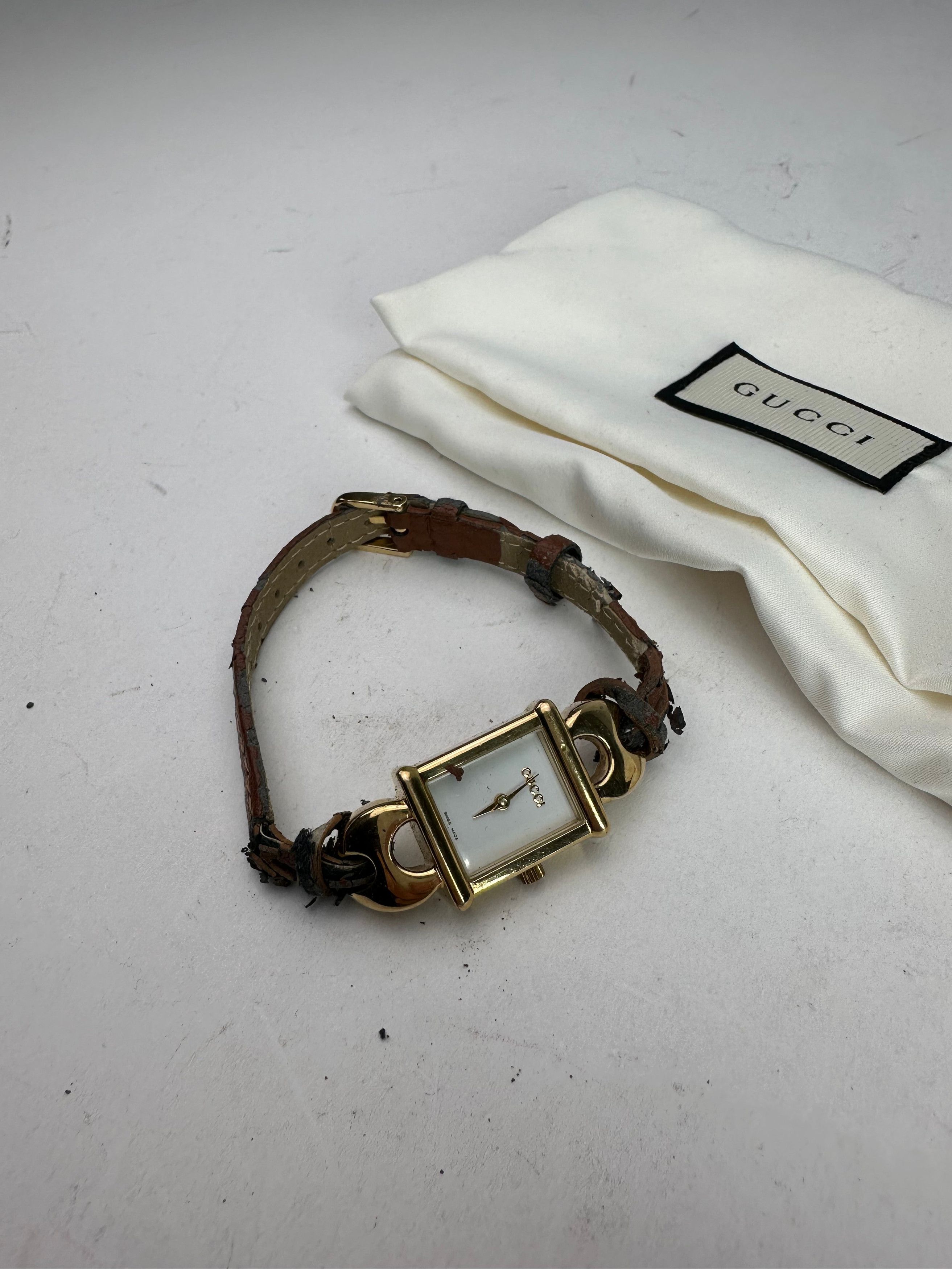 Gucci Vintage 1800 L Watch Gold White Size ONE SIZE - 4 Thumbnail