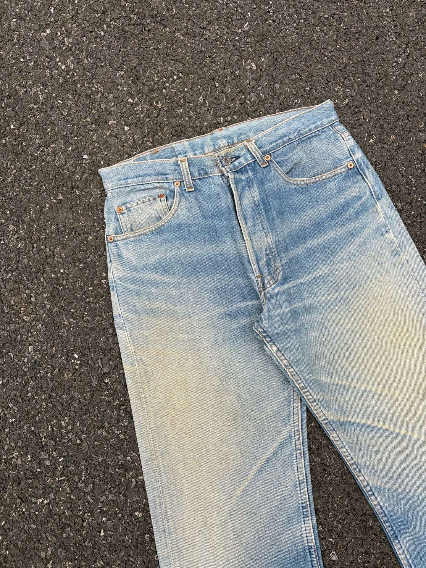 Vintage Vintage Levis 501 90s Washed Blue Jeans Size US 32 / EU 48 - 2 Thumbnail