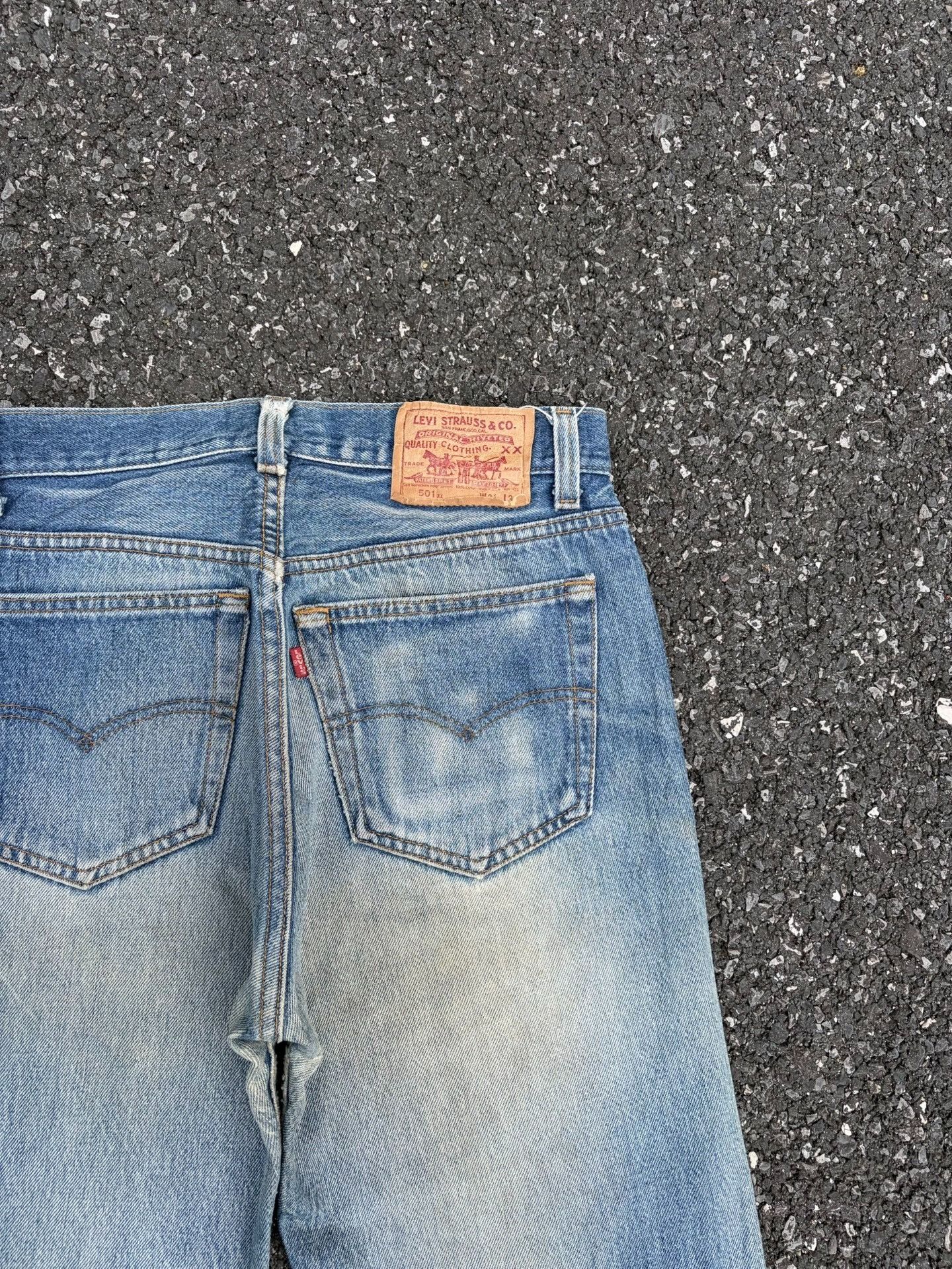 Vintage Vintage 90s Levi's 501 Blue Jeans Size US 31 - 7 Thumbnail
