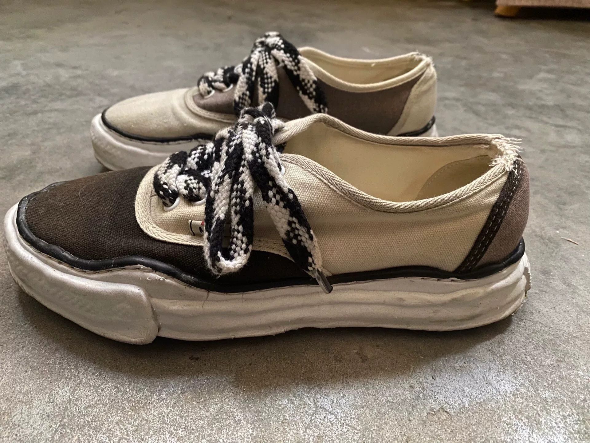 Maison MIHARA YASUHIRO Mihara Yasuhiro Converse Spliced Distressed Shoes Size US 9 / EU 42 - 2 Thumbnail